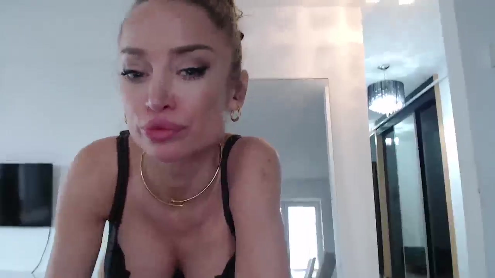 Gallery image thumbnail from Anayys's myfreecams stream on, 03/13/2025, 09:13 image 18 of 20