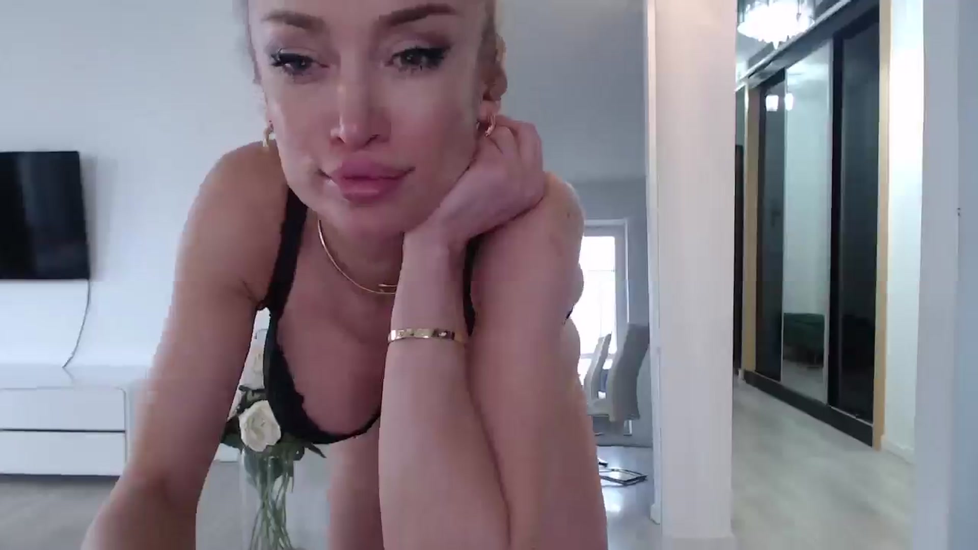 Gallery image thumbnail from Anayys's myfreecams stream on, 03/13/2025, 09:13 image 3 of 20