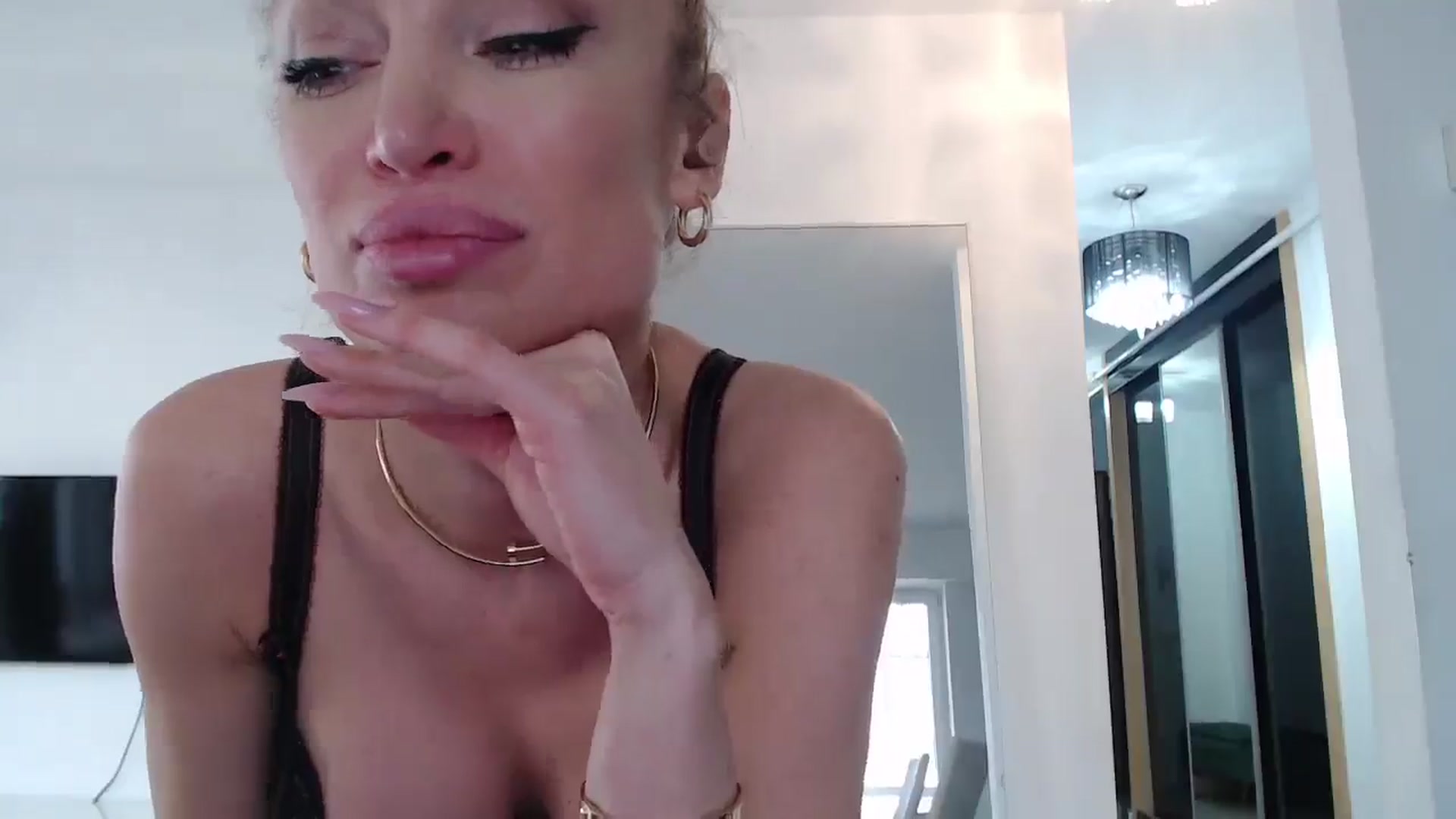 Gallery image thumbnail from Anayys's myfreecams stream on, 03/13/2025, 09:13 image 10 of 20