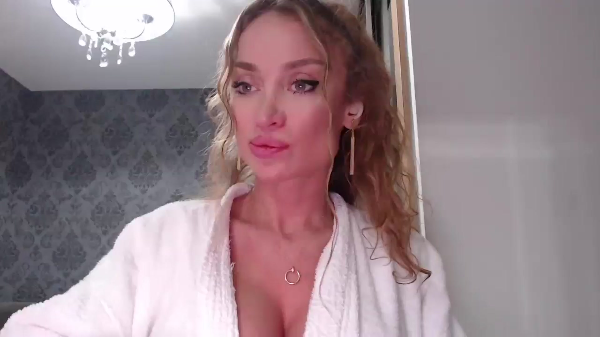 Gallery image thumbnail from Anayys's myfreecams stream on, 03/21/2025, 09:47 image 1 of 20