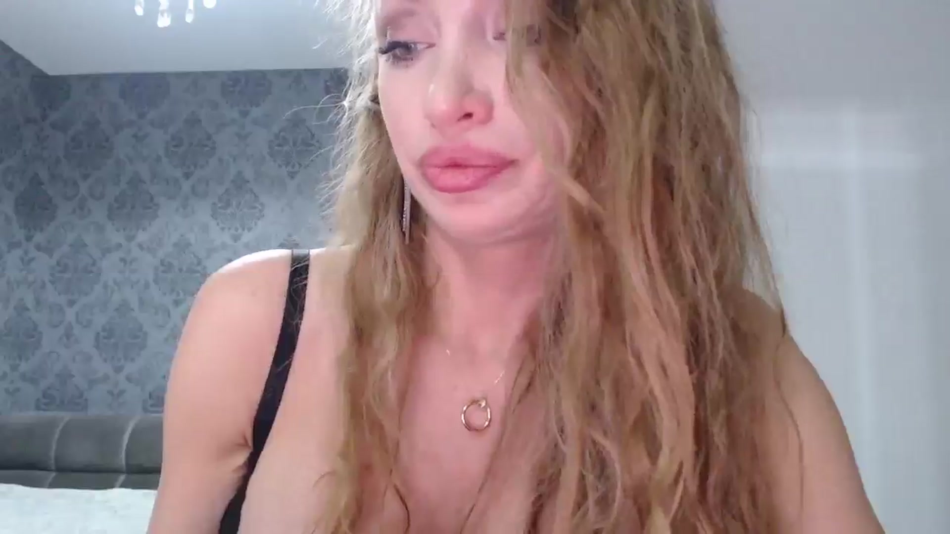 Gallery image thumbnail from Anayys's myfreecams stream on, 03/22/2025, 08:01 image 16 of 20