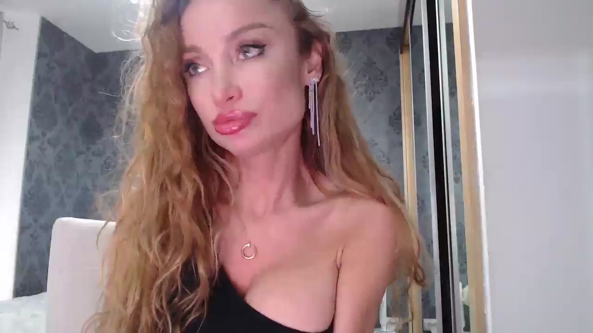 Gallery image thumbnail from Anayys's myfreecams stream on, 03/22/2025, 12:37 image 8 of 20
