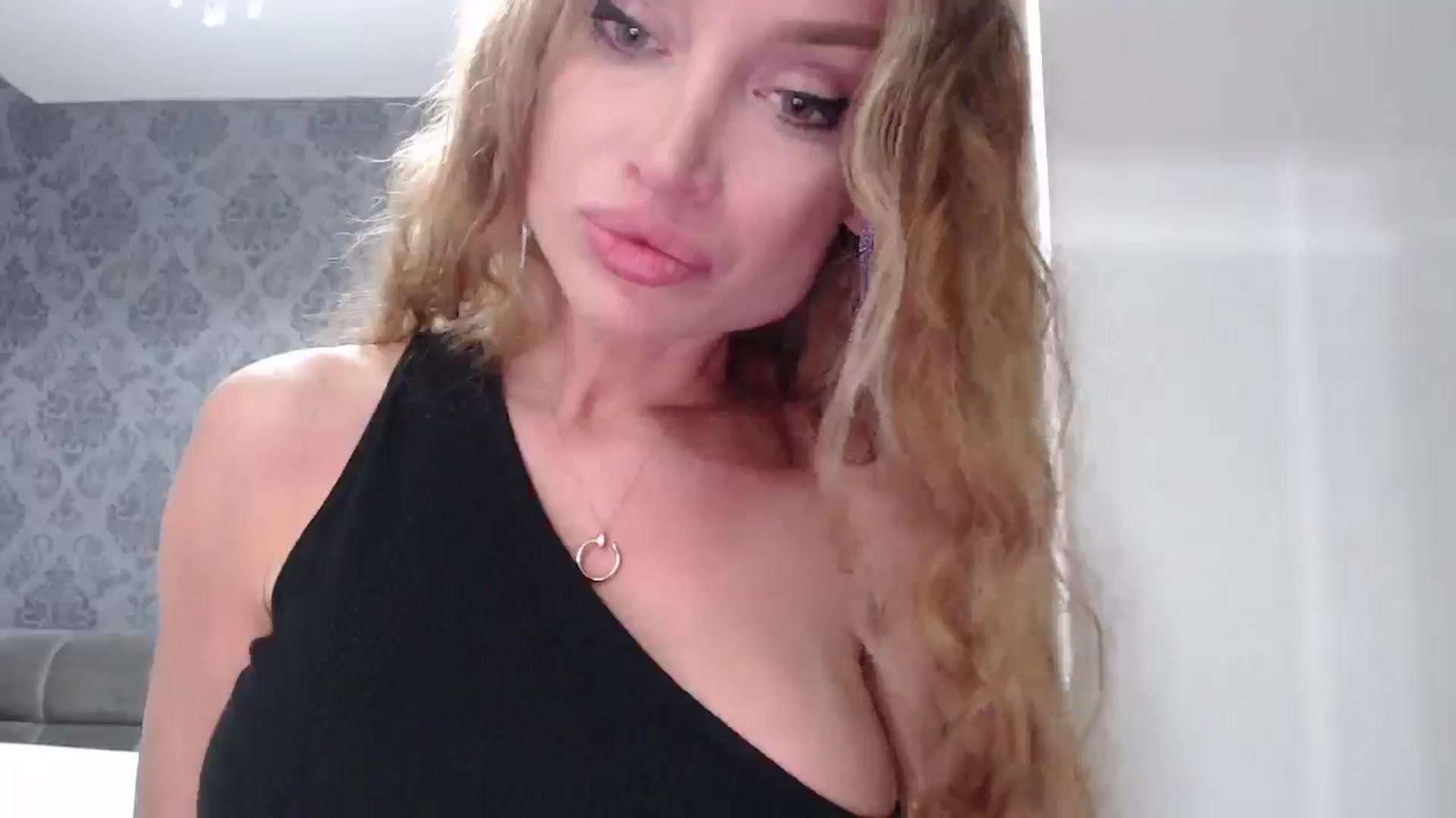 Gallery image thumbnail from Anayys's myfreecams stream on, 03/22/2025, 18:38 image 7 of 20