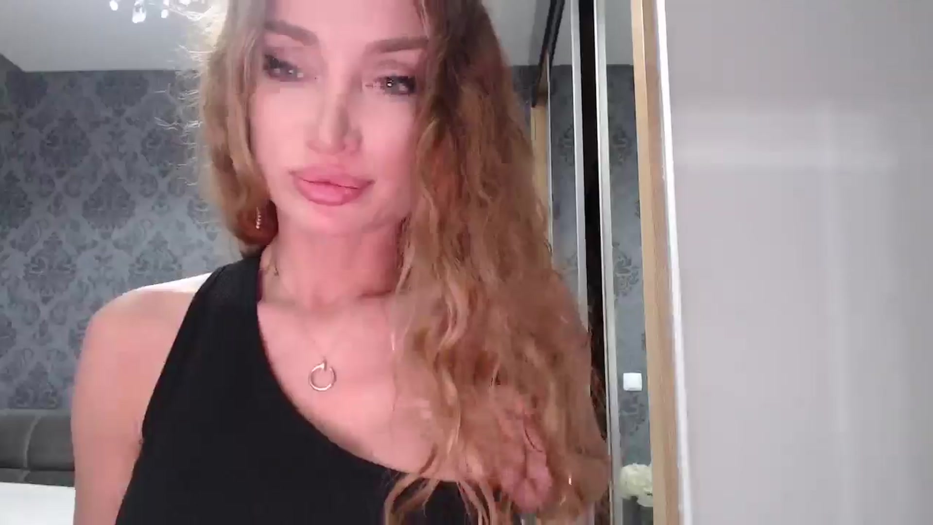 Gallery image thumbnail from Anayys's myfreecams stream on, 03/22/2025, 18:38 image 19 of 20