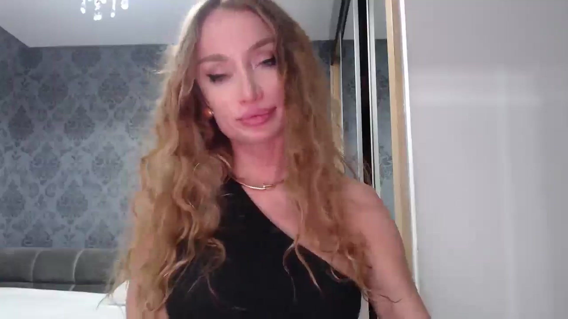 Gallery image thumbnail from Anayys's myfreecams stream on, 03/22/2025, 20:24 image 14 of 20