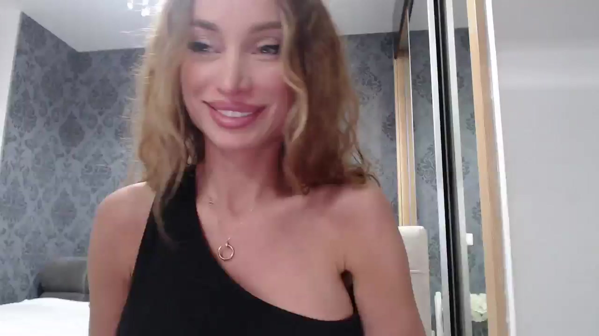 Gallery image thumbnail from Anayys's myfreecams stream on, 03/23/2025, 15:31 image 1 of 20