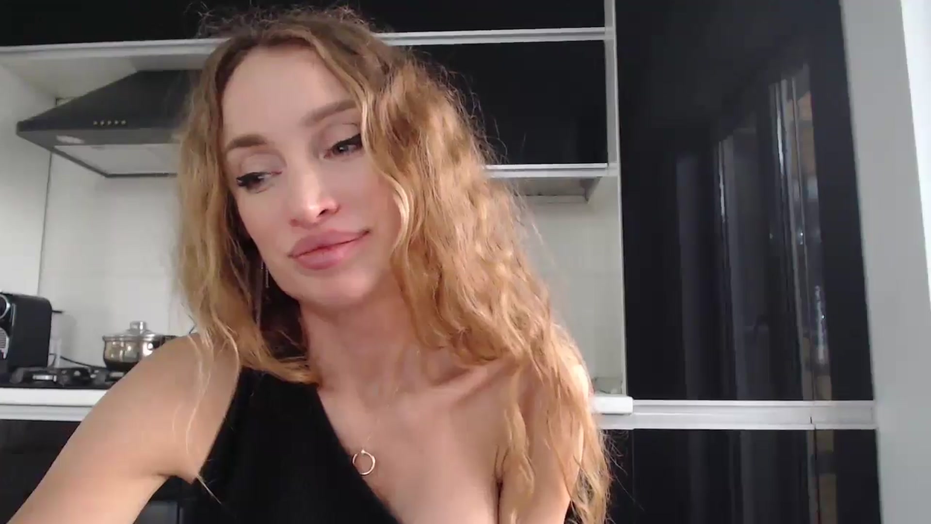 Gallery image thumbnail from Anayys's myfreecams stream on, 03/23/2025, 16:08 image 5 of 20