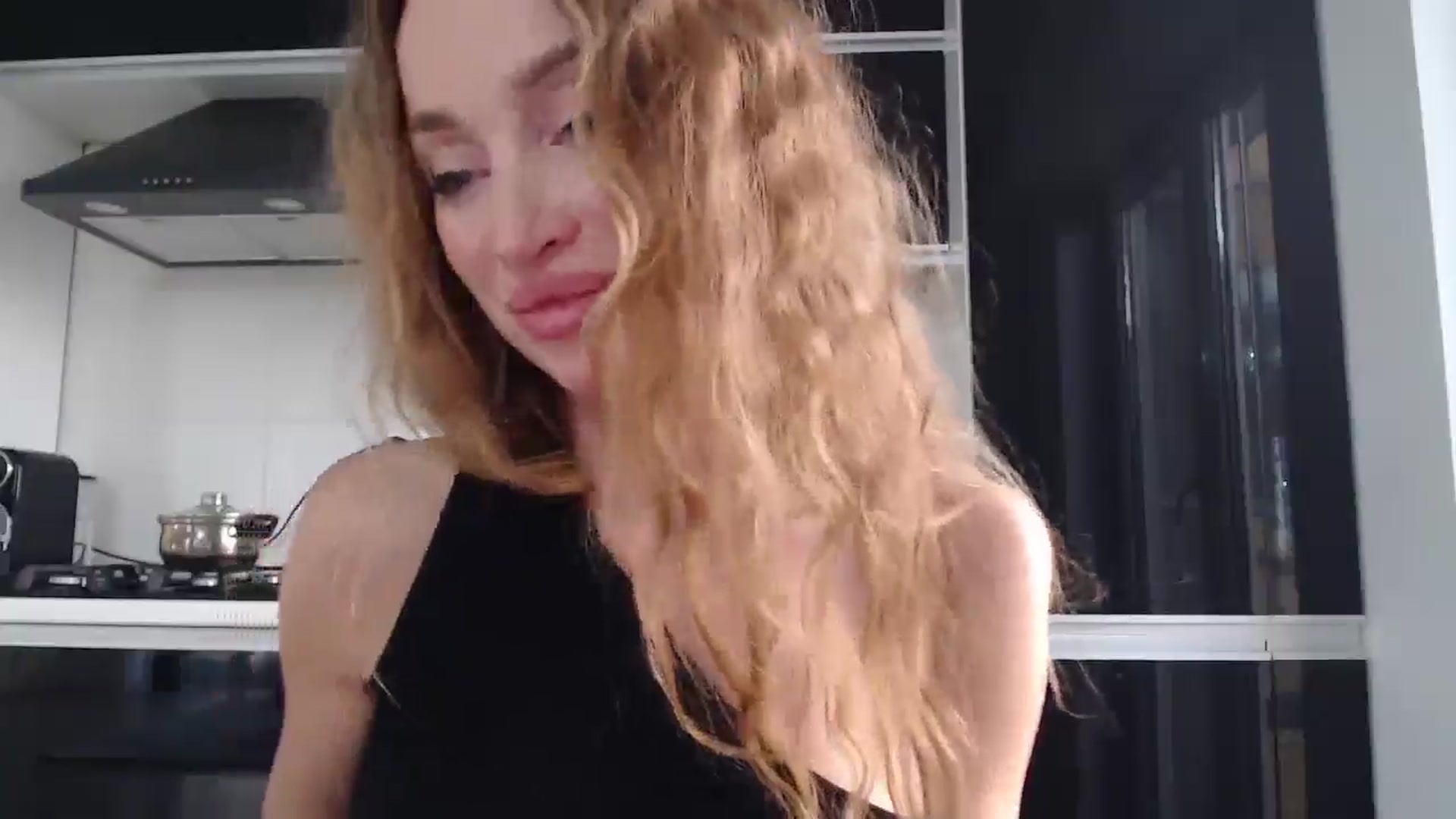 Gallery image thumbnail from Anayys's myfreecams stream on, 03/23/2025, 16:08 image 6 of 20