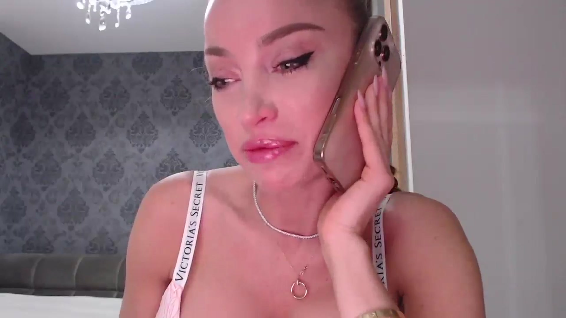 Gallery image thumbnail from Anayys's myfreecams stream on, 03/26/2025, 06:51 image 14 of 20
