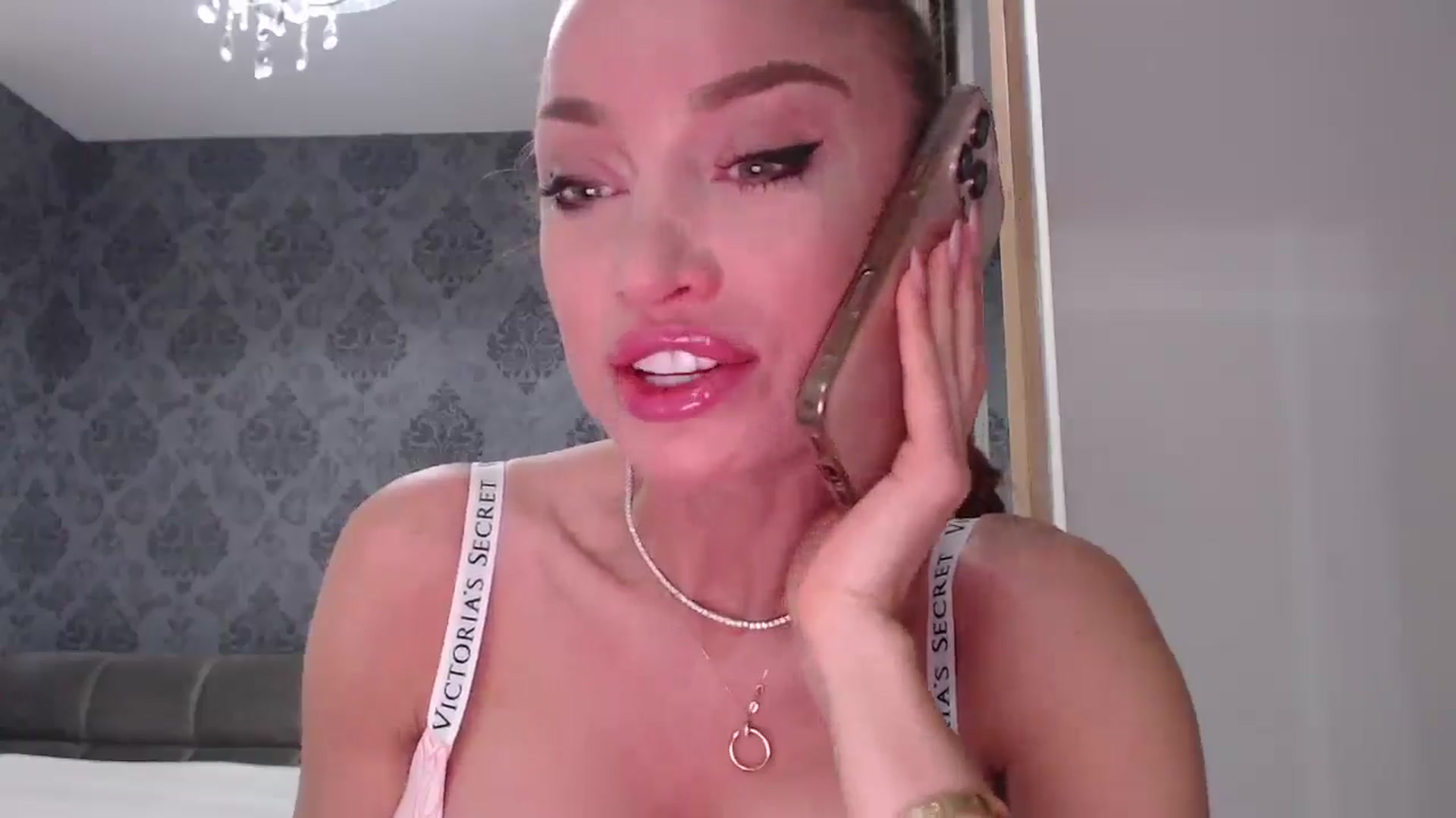 Gallery image thumbnail from Anayys's myfreecams stream on, 03/26/2025, 06:51 image 13 of 20