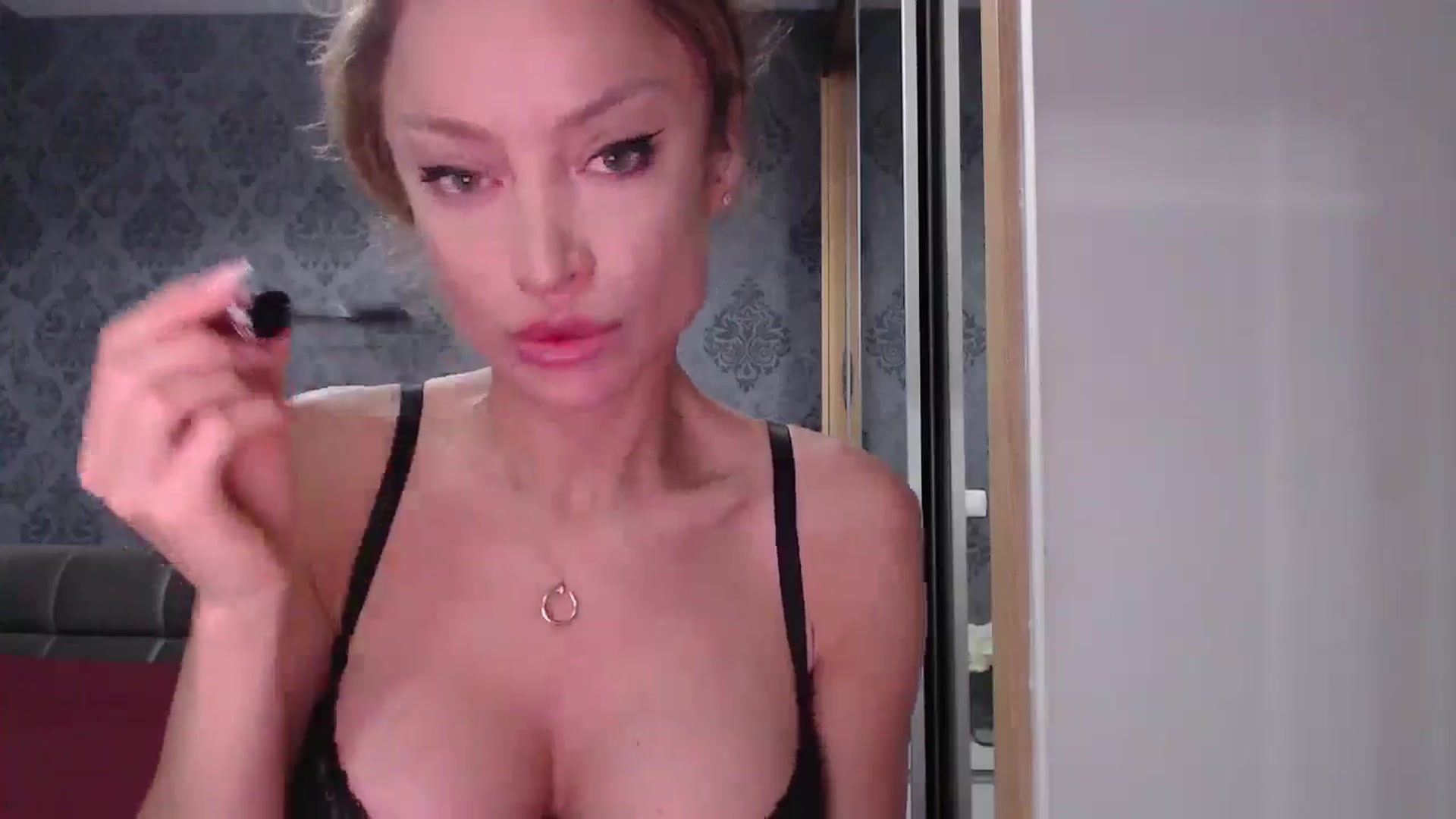 Gallery image thumbnail from Anayys's myfreecams stream on, 03/31/2025, 05:47 image 12 of 20