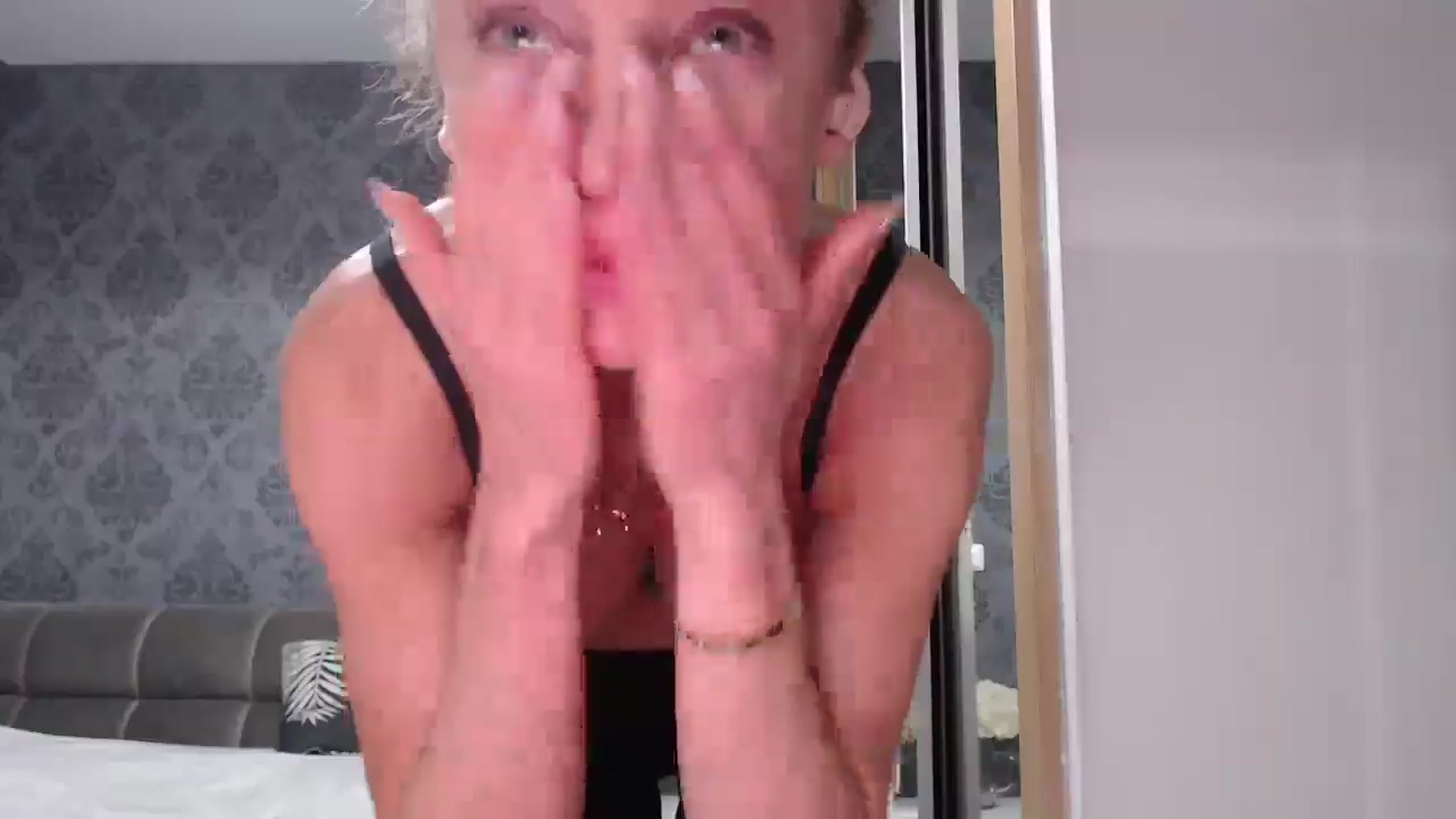 Gallery image thumbnail from Anayys's myfreecams stream on, 04/01/2025, 24:29 image 11 of 20
