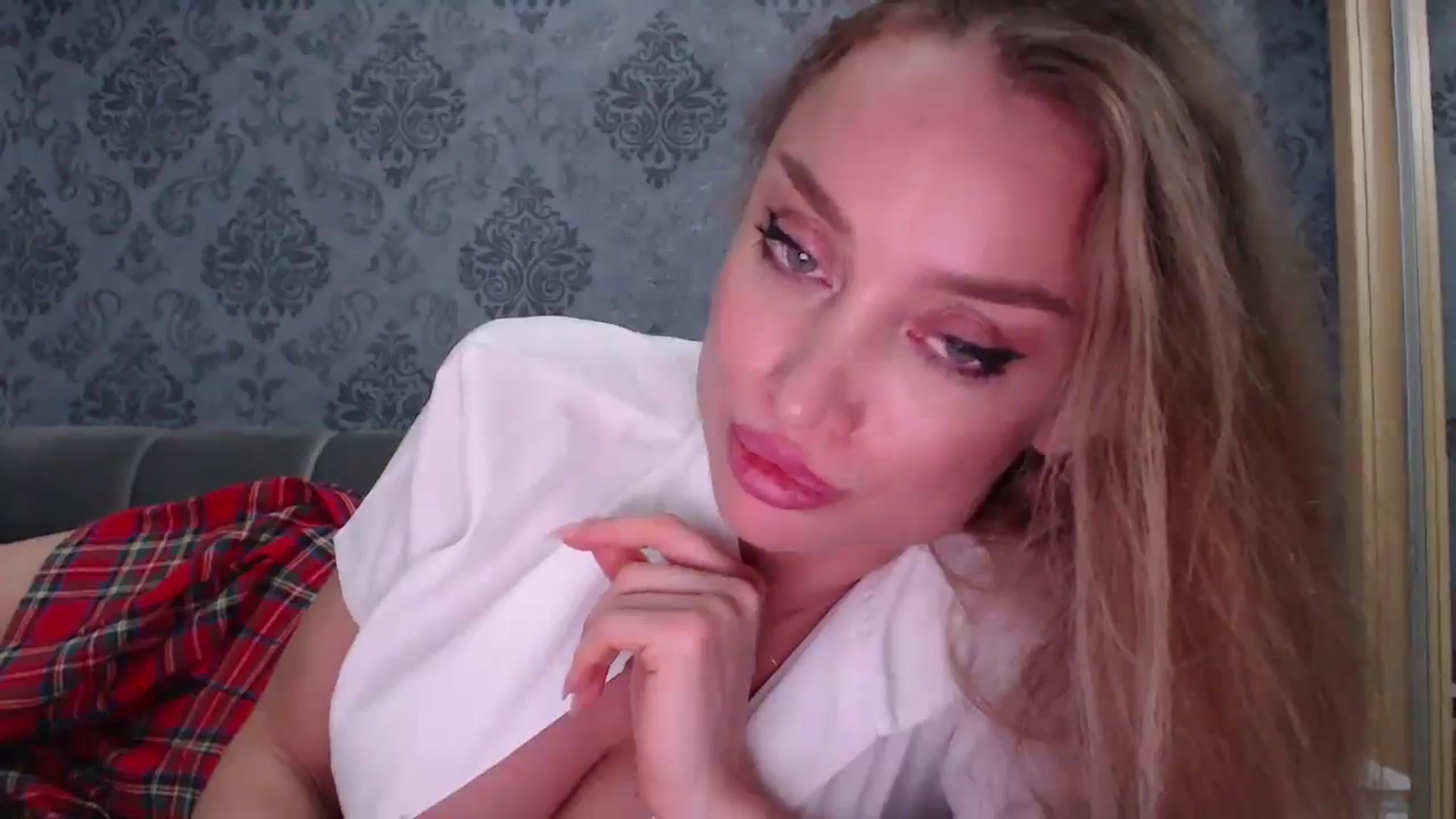 Gallery image thumbnail from Anayys's myfreecams stream on, 04/01/2025, 23:23 image 19 of 20