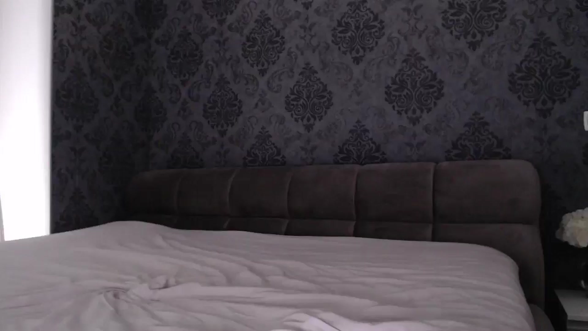 Gallery image thumbnail from Anayys's myfreecams stream on, 04/02/2025, 10:03 image 8 of 20