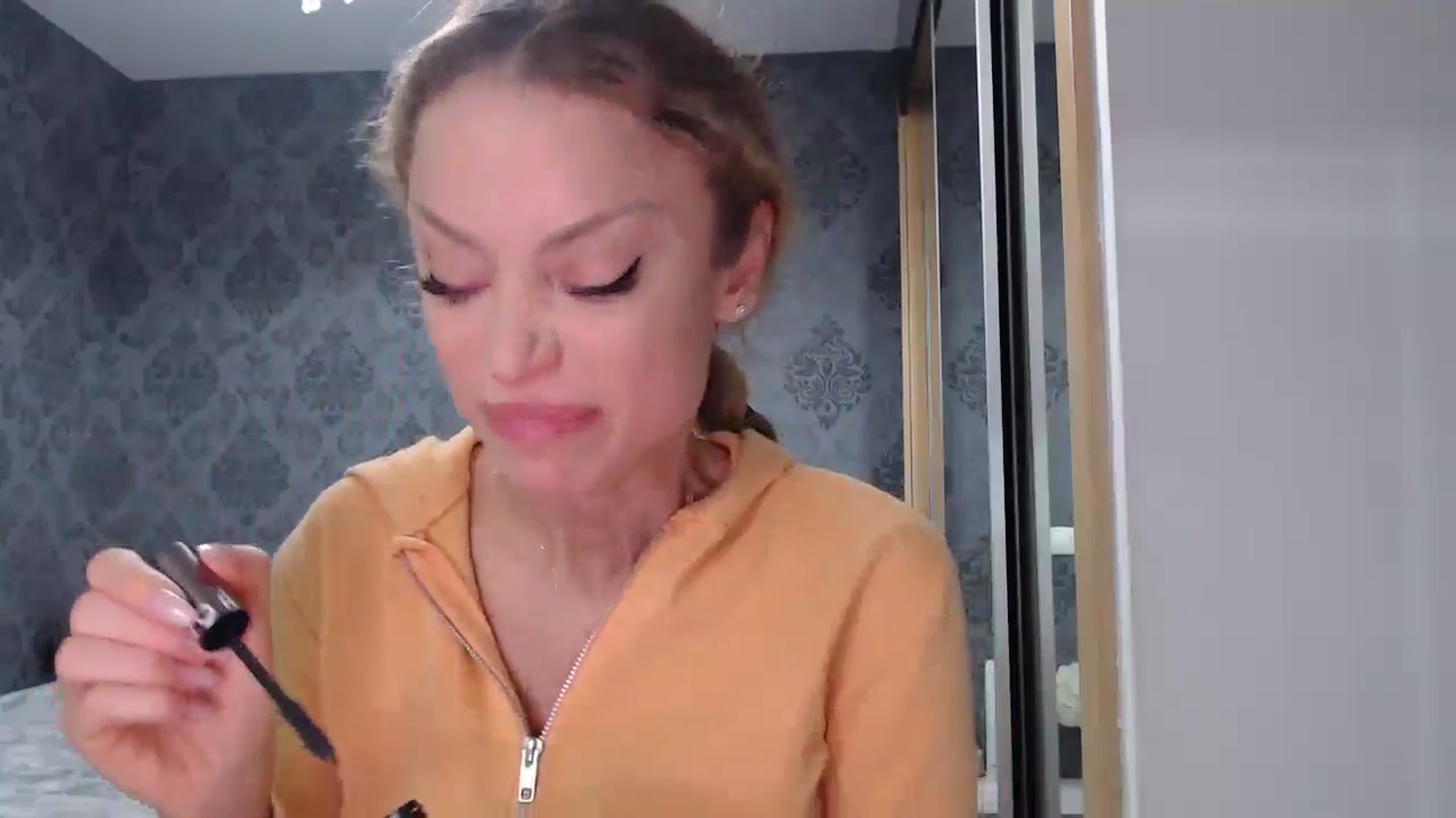 Gallery image thumbnail from Anayys's myfreecams stream on, 04/06/2025, 10:22 image 5 of 20