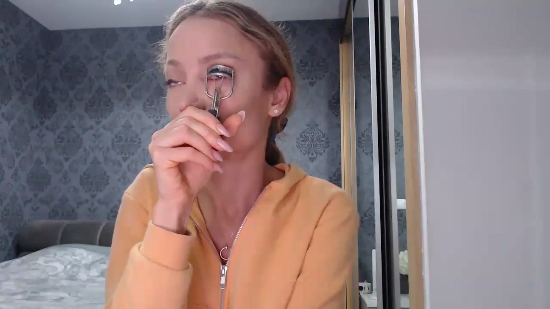 Gallery image thumbnail from Anayys's myfreecams stream on, 04/06/2025, 10:22 image 4 of 20