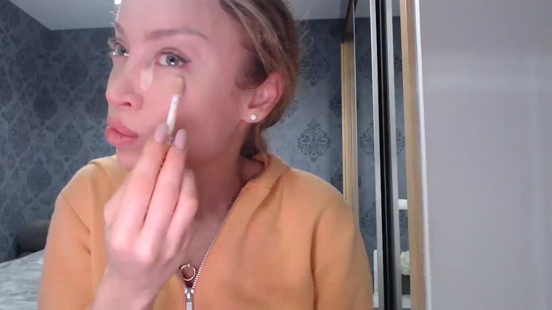 Gallery image thumbnail from Anayys's myfreecams stream on, 04/06/2025, 10:22 image 2 of 20
