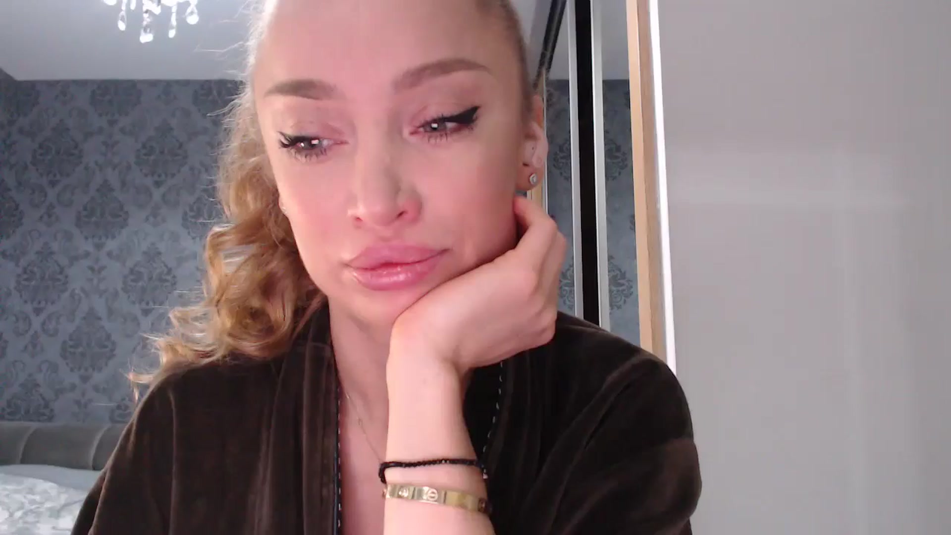 Gallery image thumbnail from Anayys's myfreecams stream on, 04/08/2025, 12:36 image 4 of 20