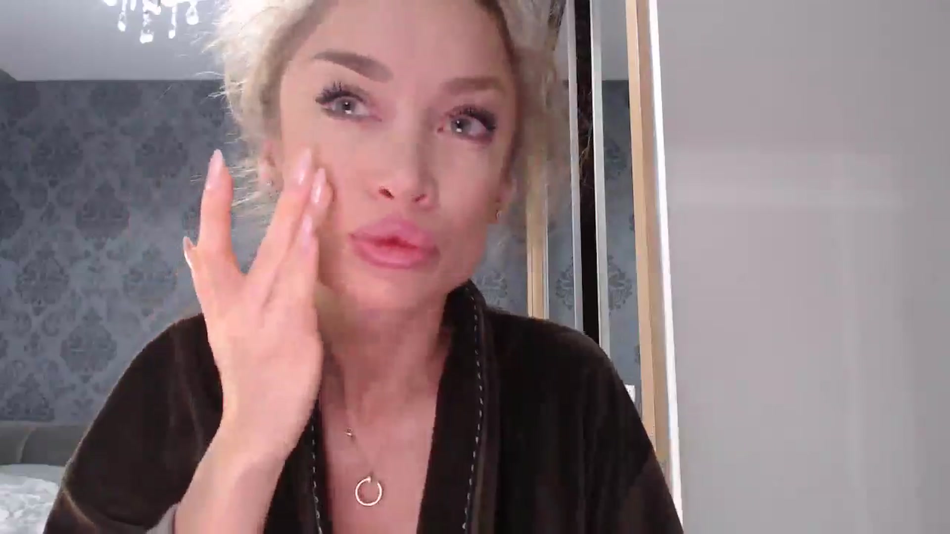 Gallery image thumbnail from Anayys's myfreecams stream on, 04/08/2025, 12:36 image 2 of 20