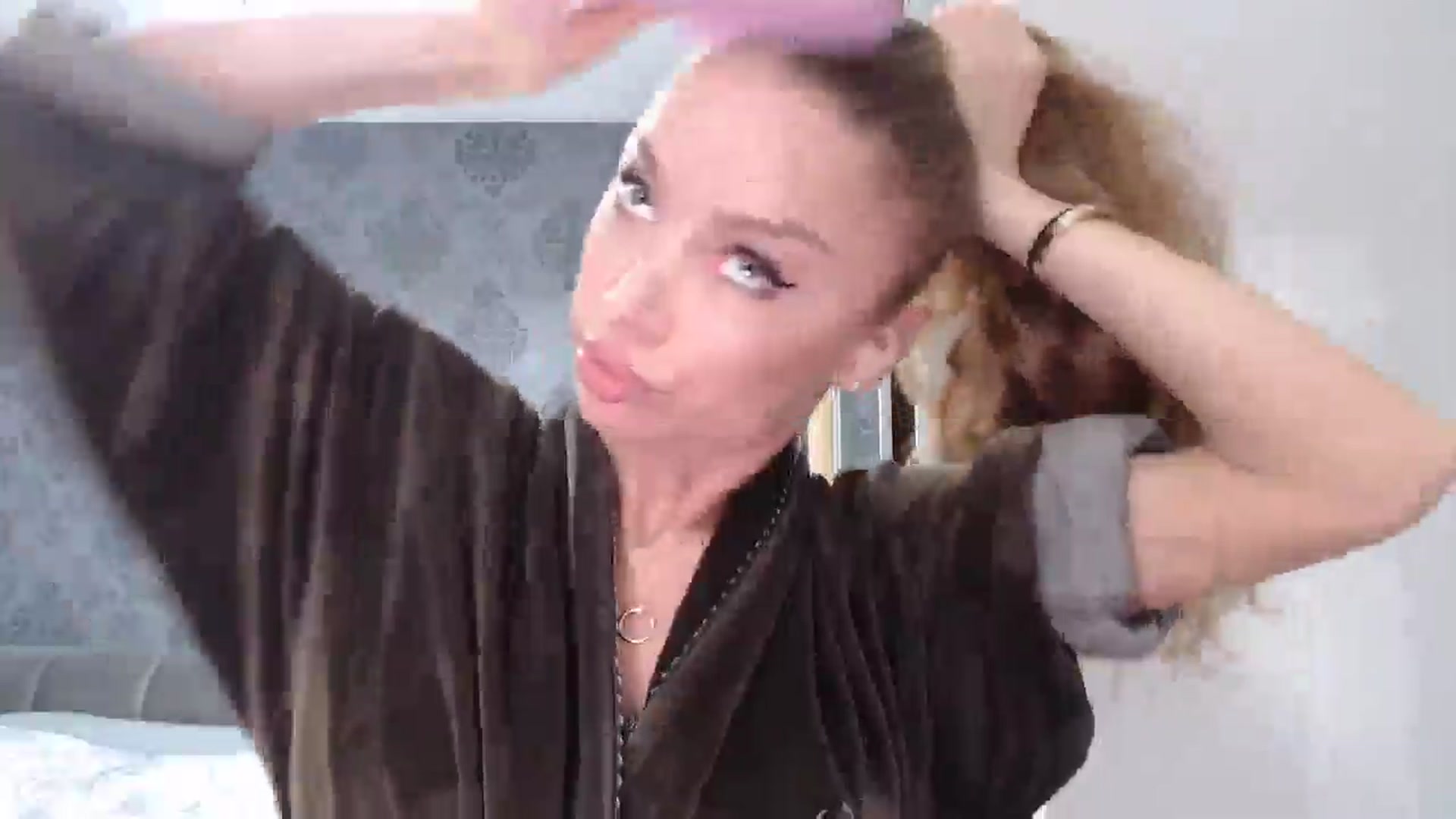 Gallery image thumbnail from Anayys's myfreecams stream on, 04/08/2025, 12:36 image 3 of 20