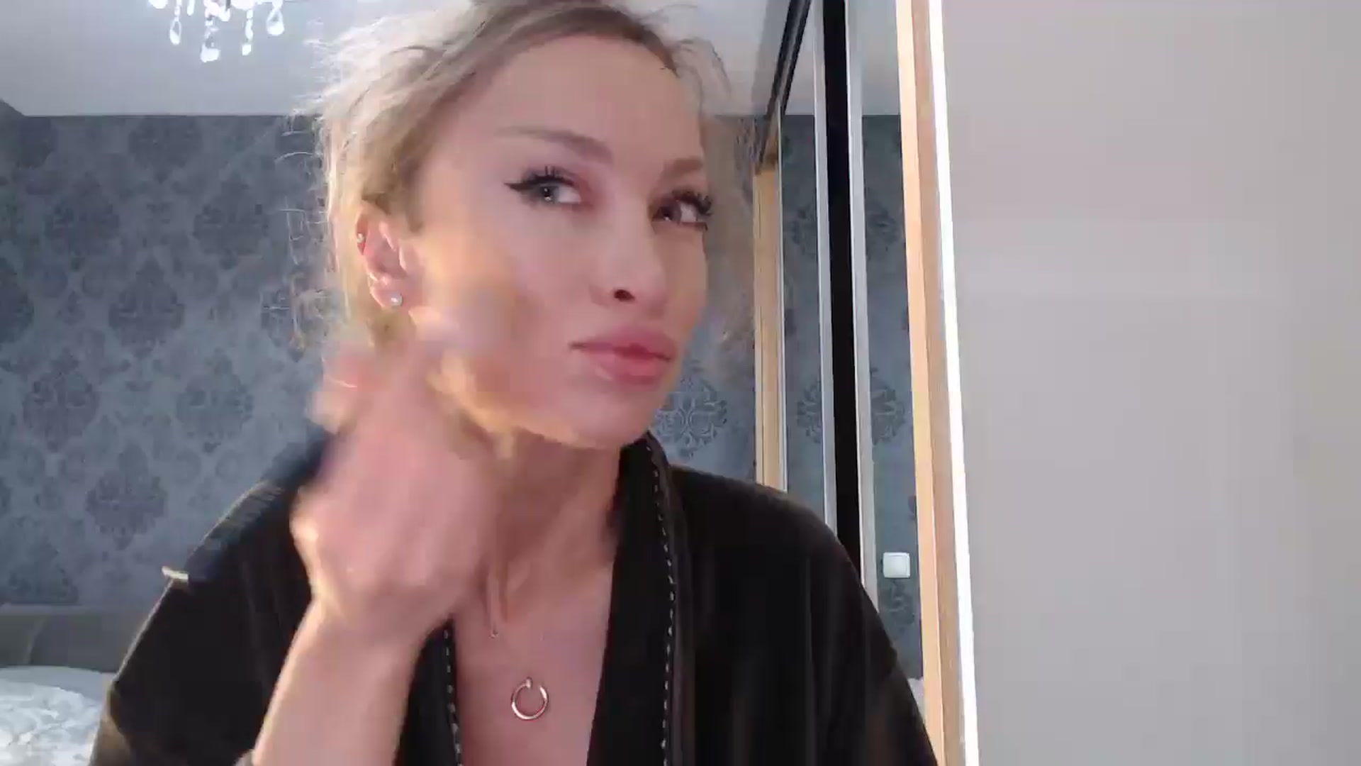 Gallery image thumbnail from Anayys's myfreecams stream on, 04/08/2025, 12:36 image 1 of 20