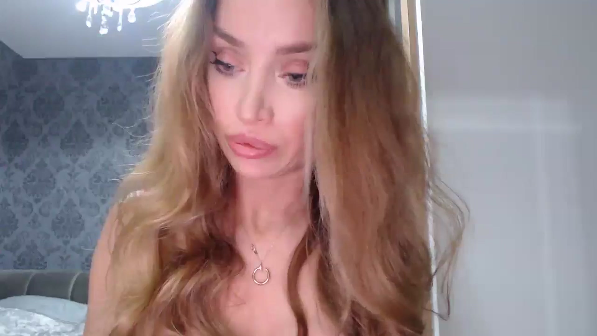 Gallery image thumbnail from Anayys's myfreecams stream on, 04/08/2025, 21:14 image 3 of 20