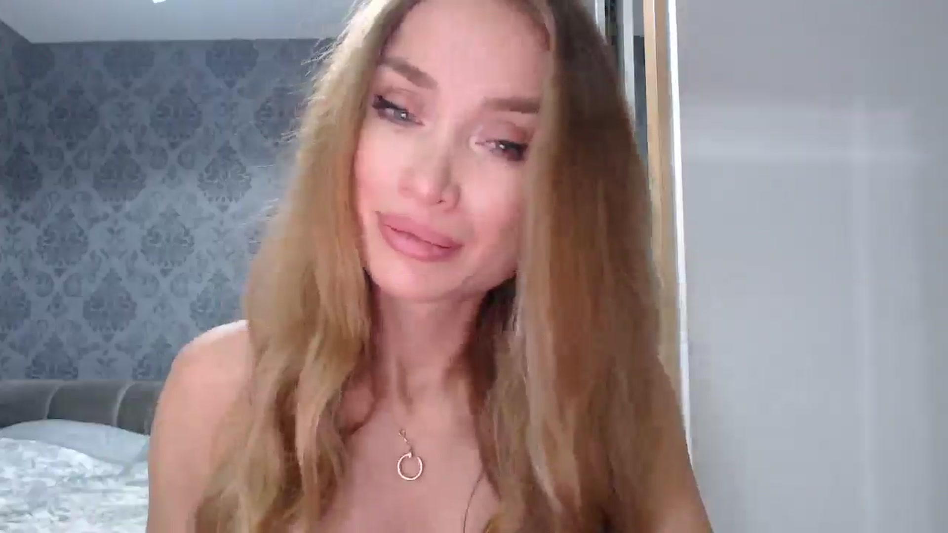 Gallery image thumbnail from Anayys's myfreecams stream on, 04/08/2025, 21:14 image 14 of 20