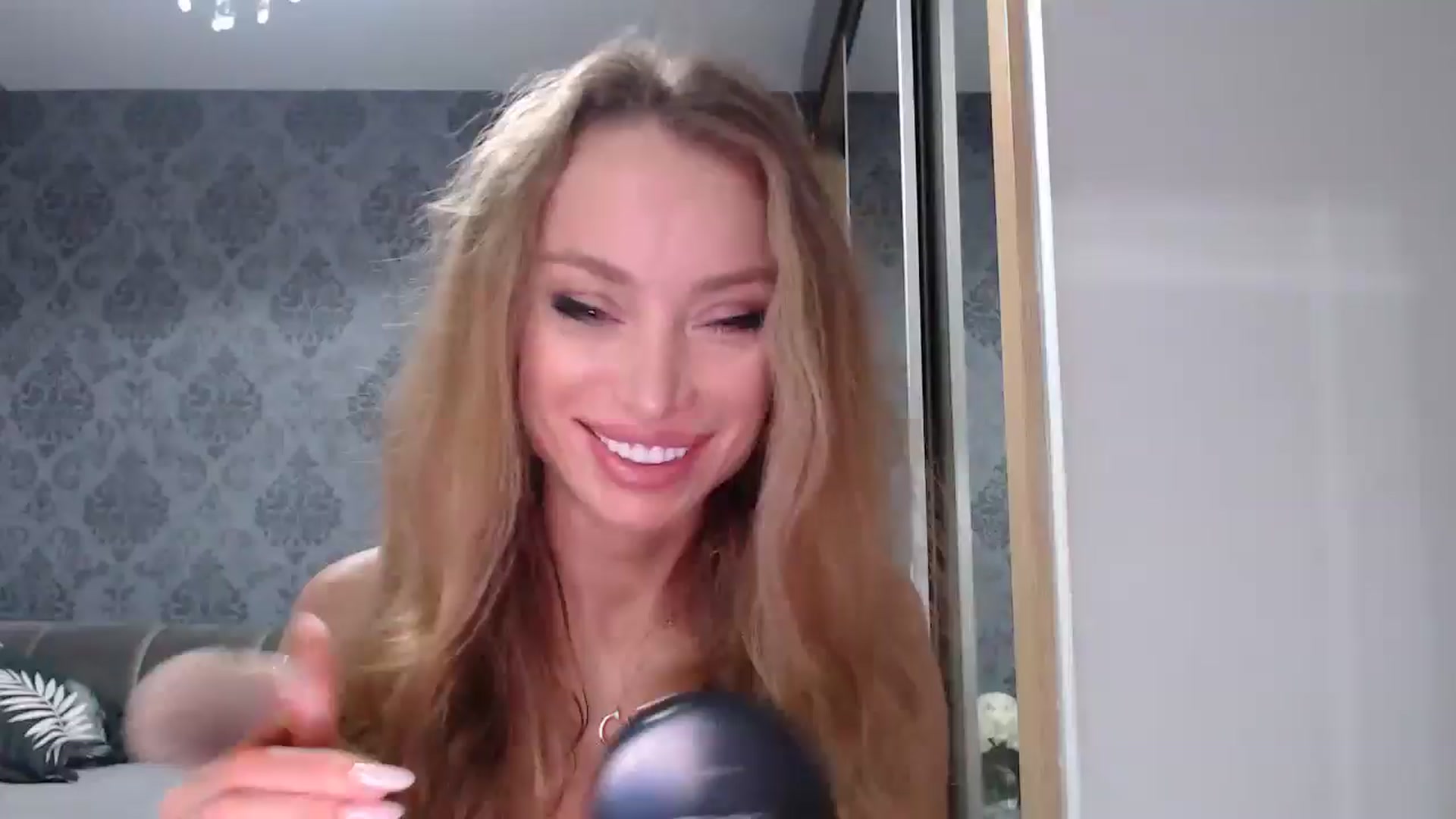 Gallery image thumbnail from Anayys's myfreecams stream on, 04/10/2025, 24:00 image 1 of 20