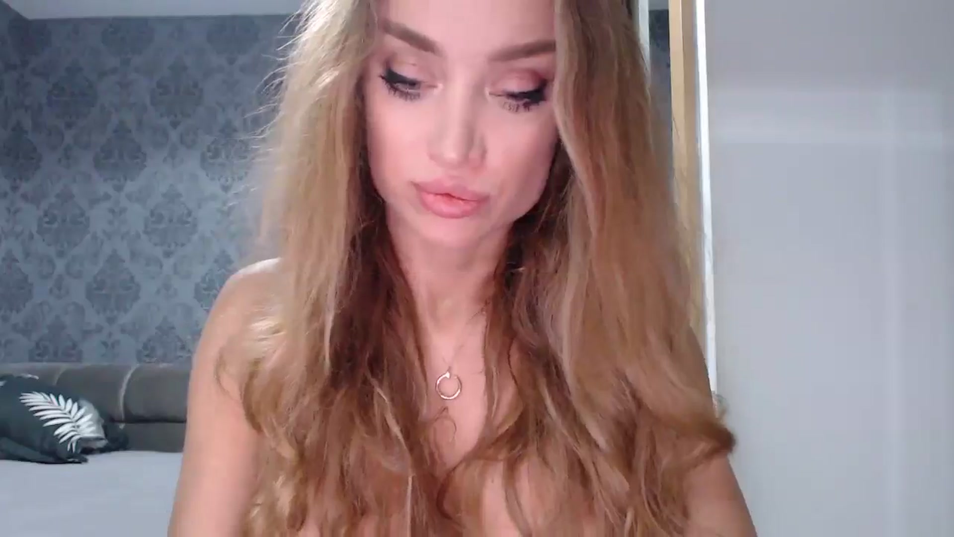 Gallery image thumbnail from Anayys's myfreecams stream on, 04/10/2025, 24:00 image 8 of 20