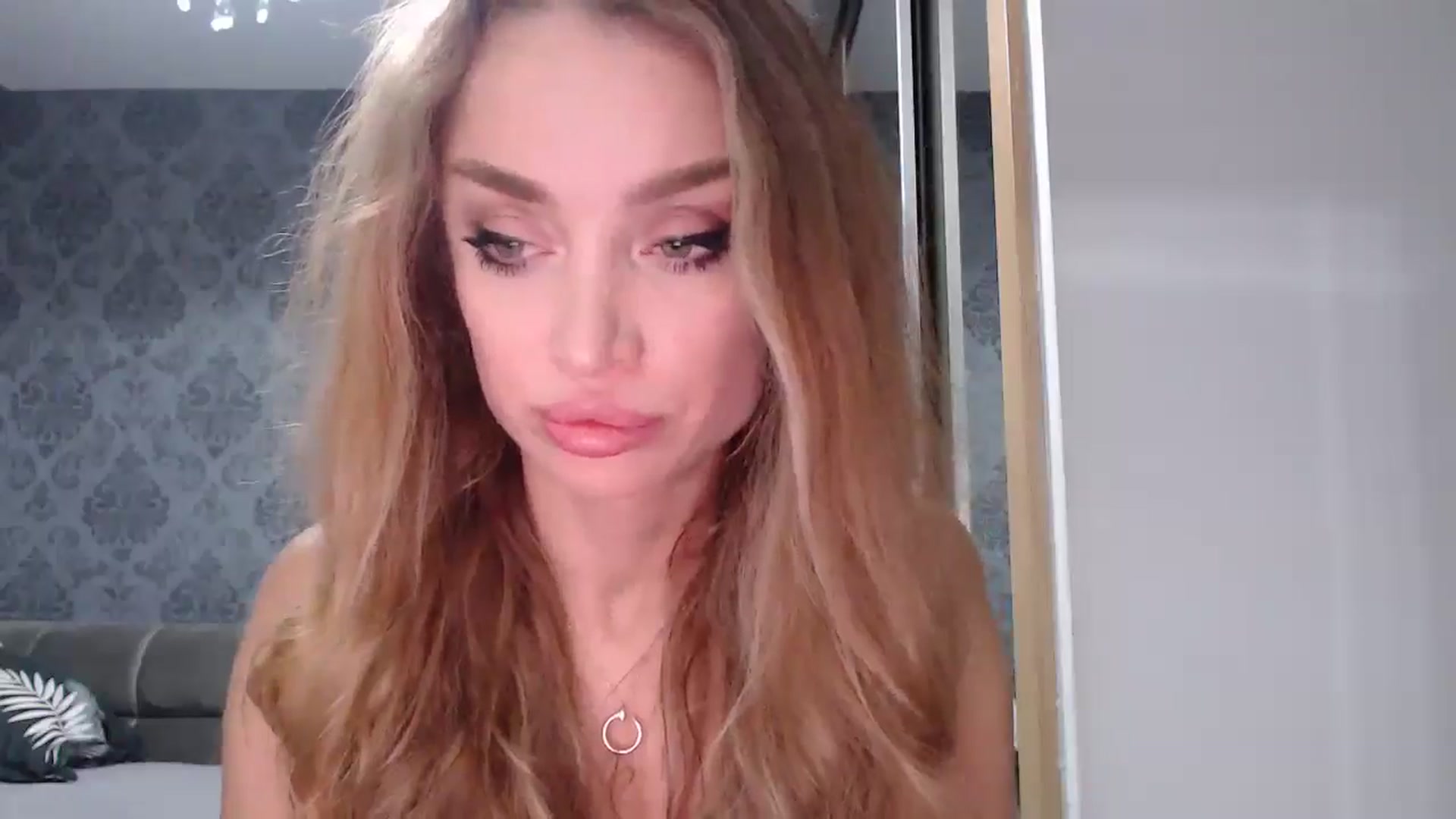 Gallery image thumbnail from Anayys's myfreecams stream on, 04/10/2025, 24:00 image 4 of 20