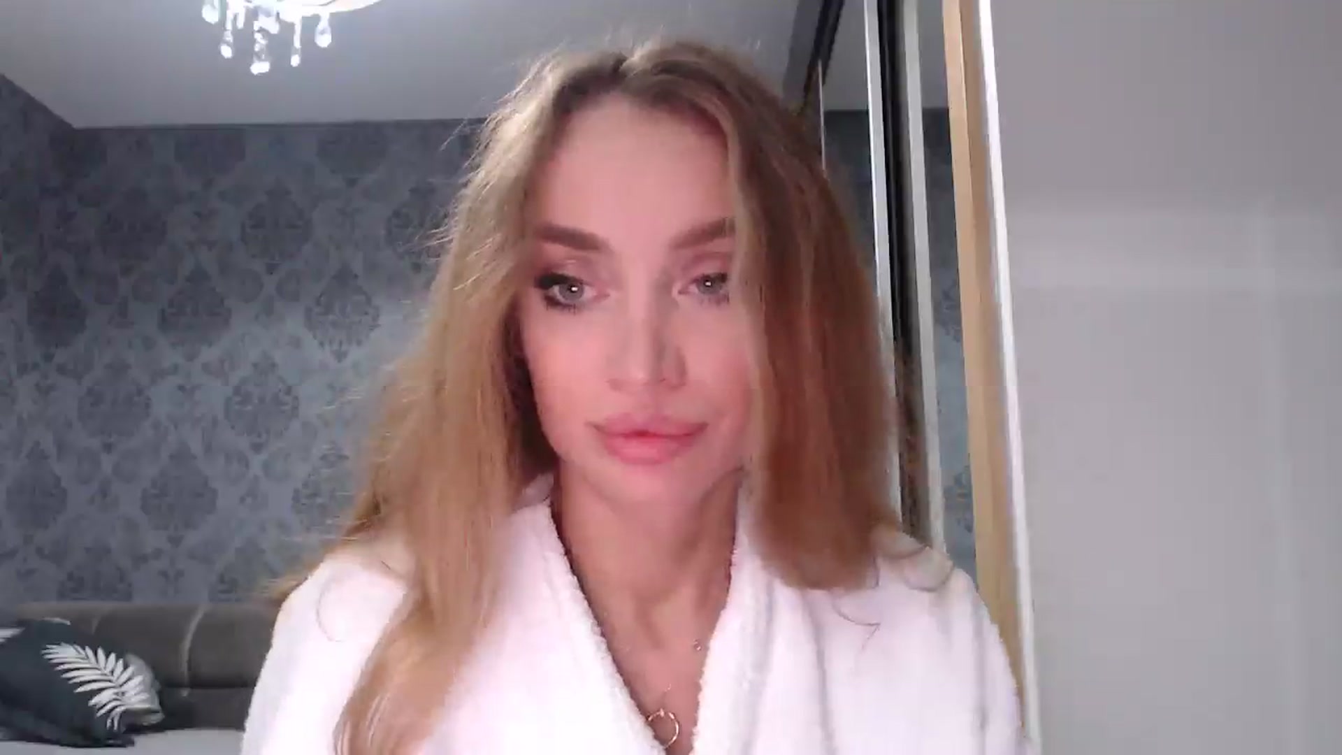 Gallery image thumbnail from Anayys's myfreecams stream on, 04/10/2025, 24:00 image 17 of 20