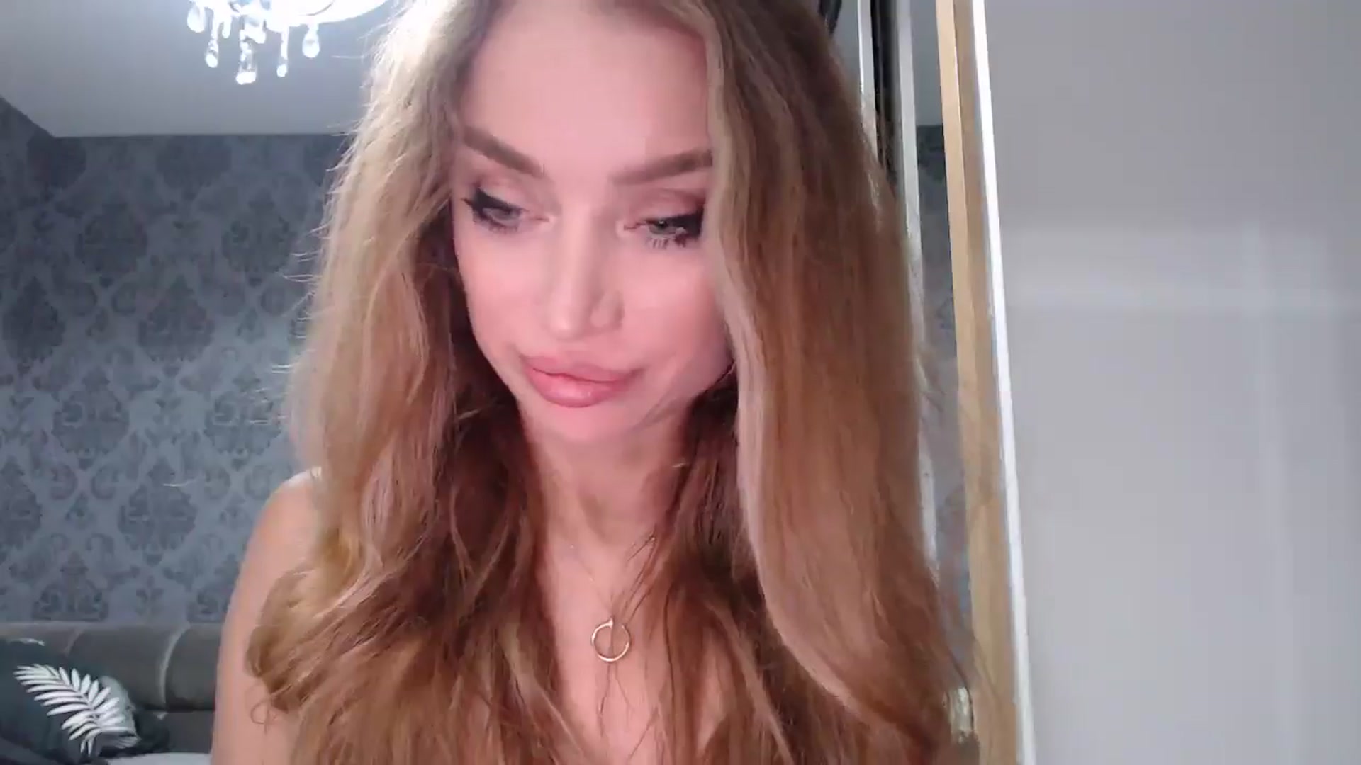 Gallery image thumbnail from Anayys's myfreecams stream on, 04/10/2025, 24:00 image 10 of 20