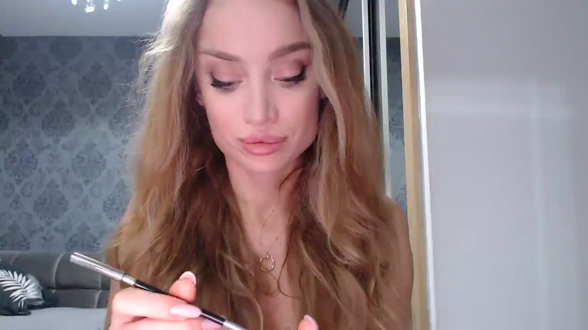 Gallery image thumbnail from Anayys's myfreecams stream on, 04/10/2025, 24:00 image 2 of 20