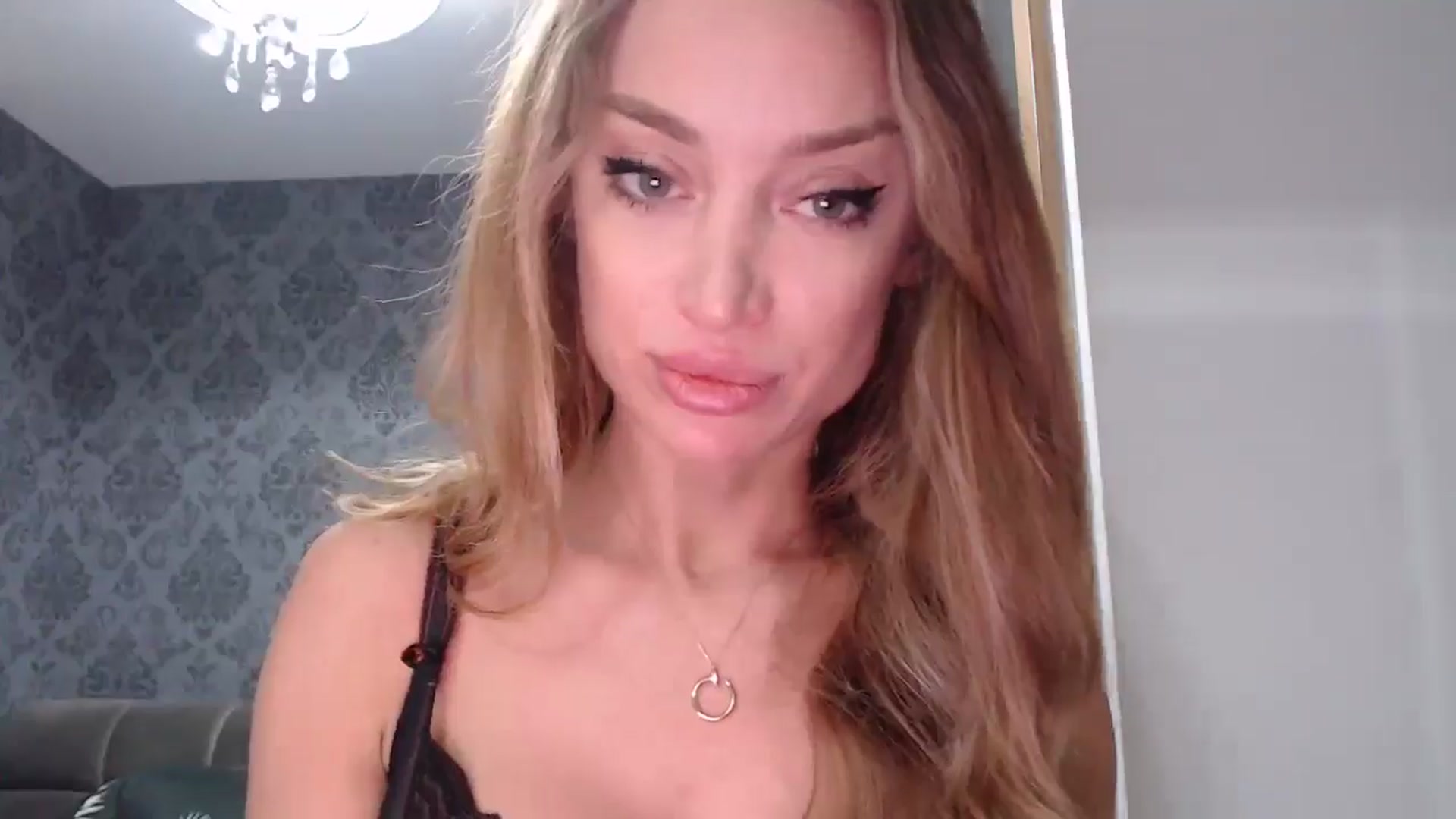 Gallery image thumbnail from Anayys's myfreecams stream on, 04/10/2025, 13:19 image 19 of 20