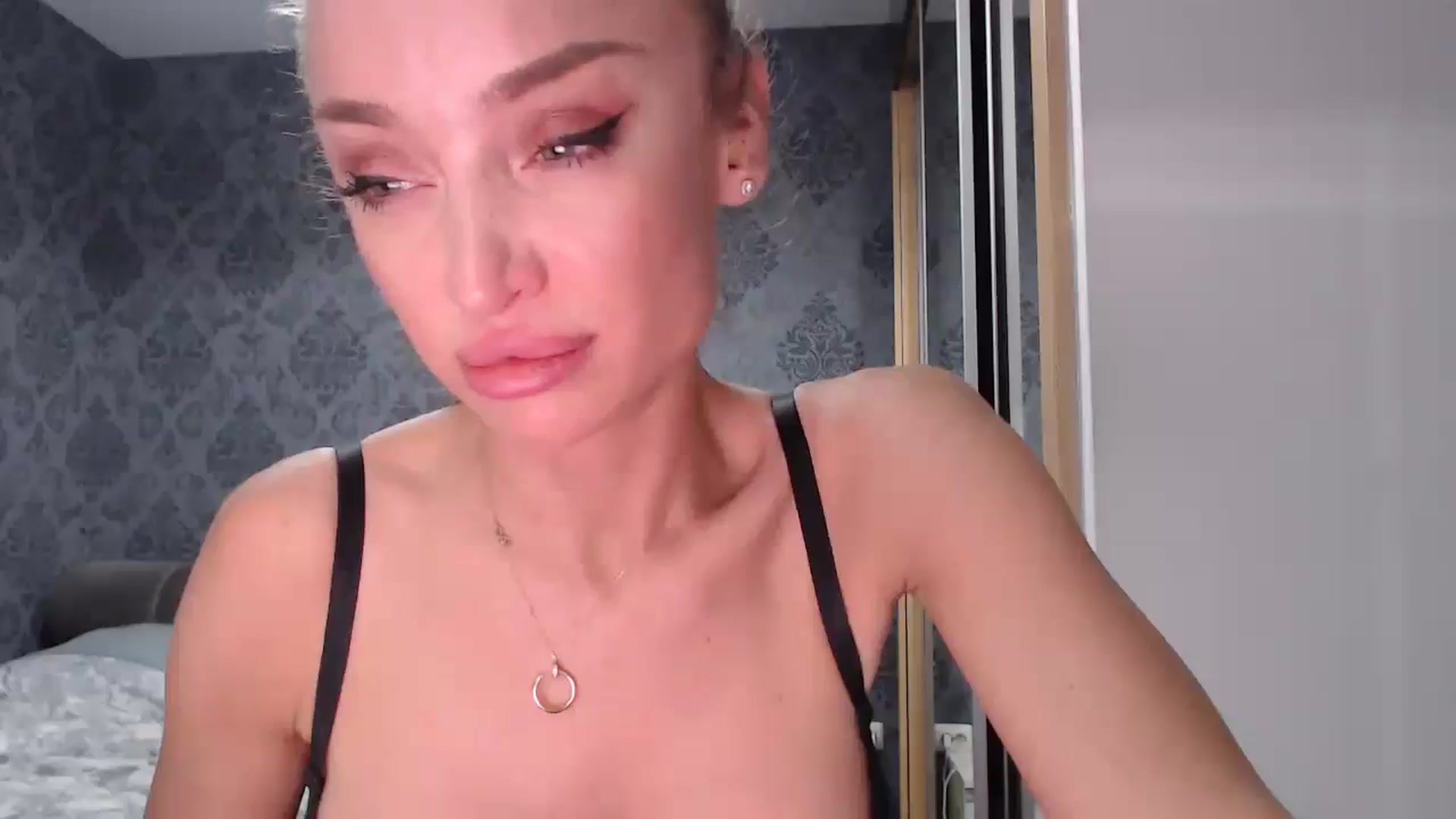 Gallery image thumbnail from Anayys's myfreecams stream on, 04/12/2025, 19:08 image 17 of 20
