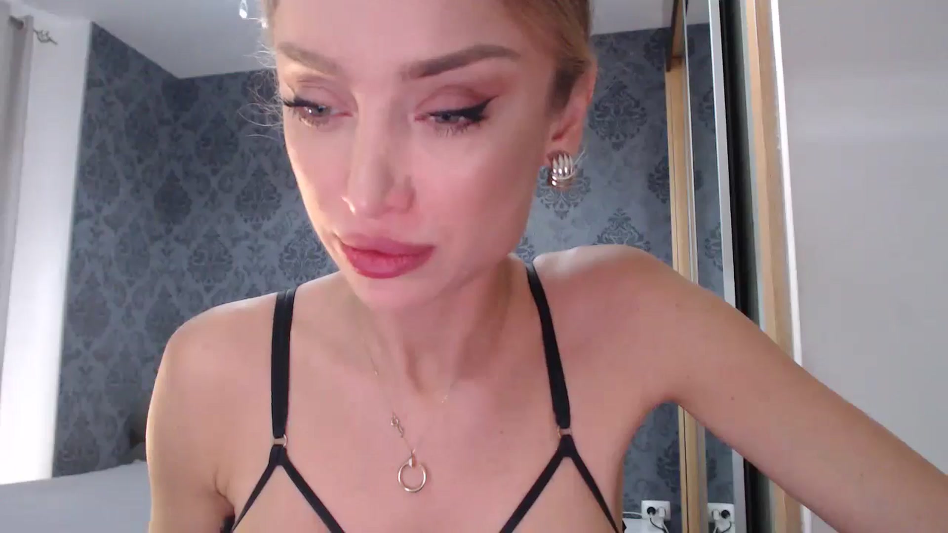 Gallery image thumbnail from Anayys's myfreecams stream on, 04/13/2025, 12:27 image 14 of 20
