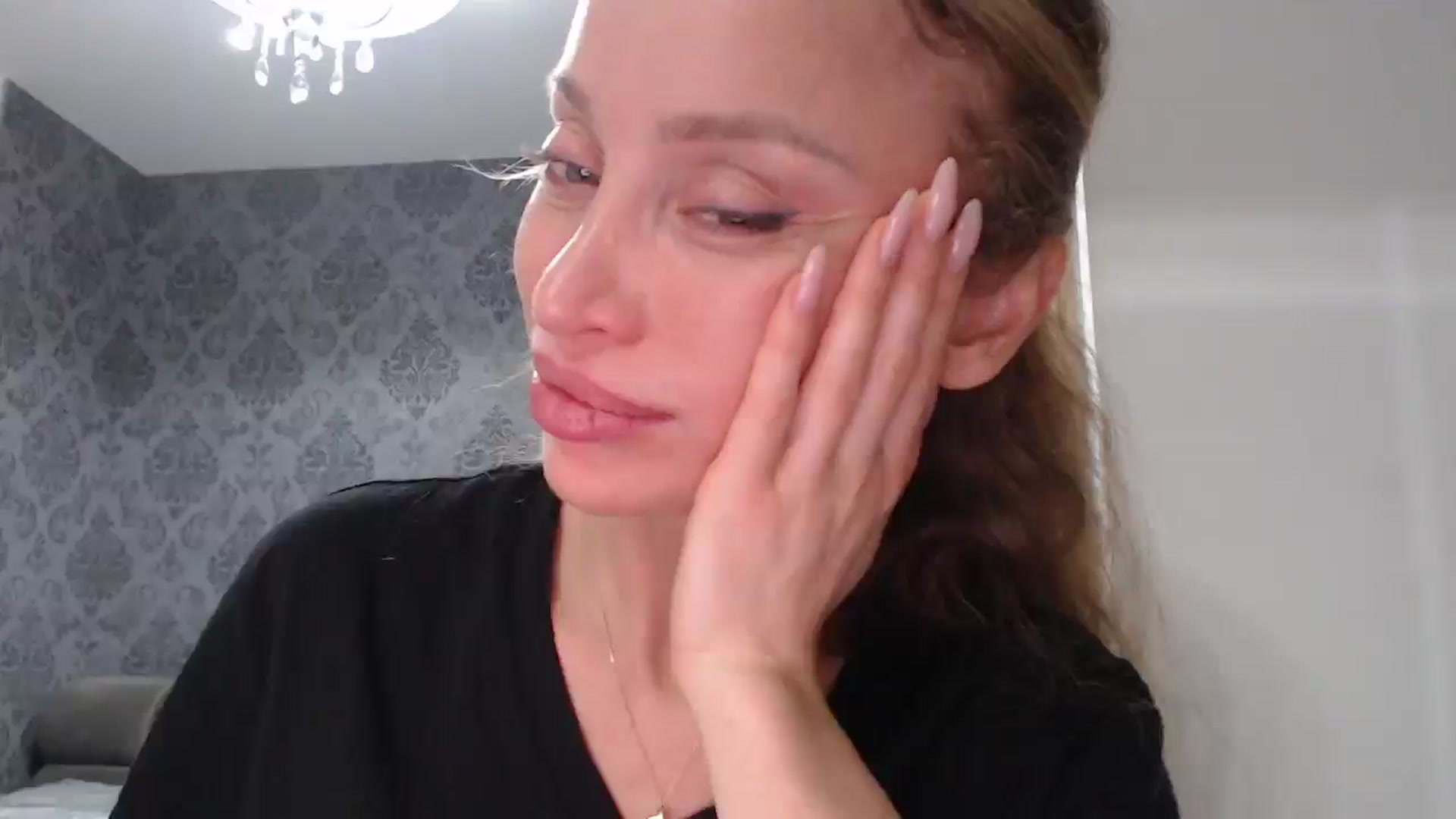 Gallery image thumbnail from Anayys's myfreecams stream on, 04/15/2025, 22:41 image 18 of 20