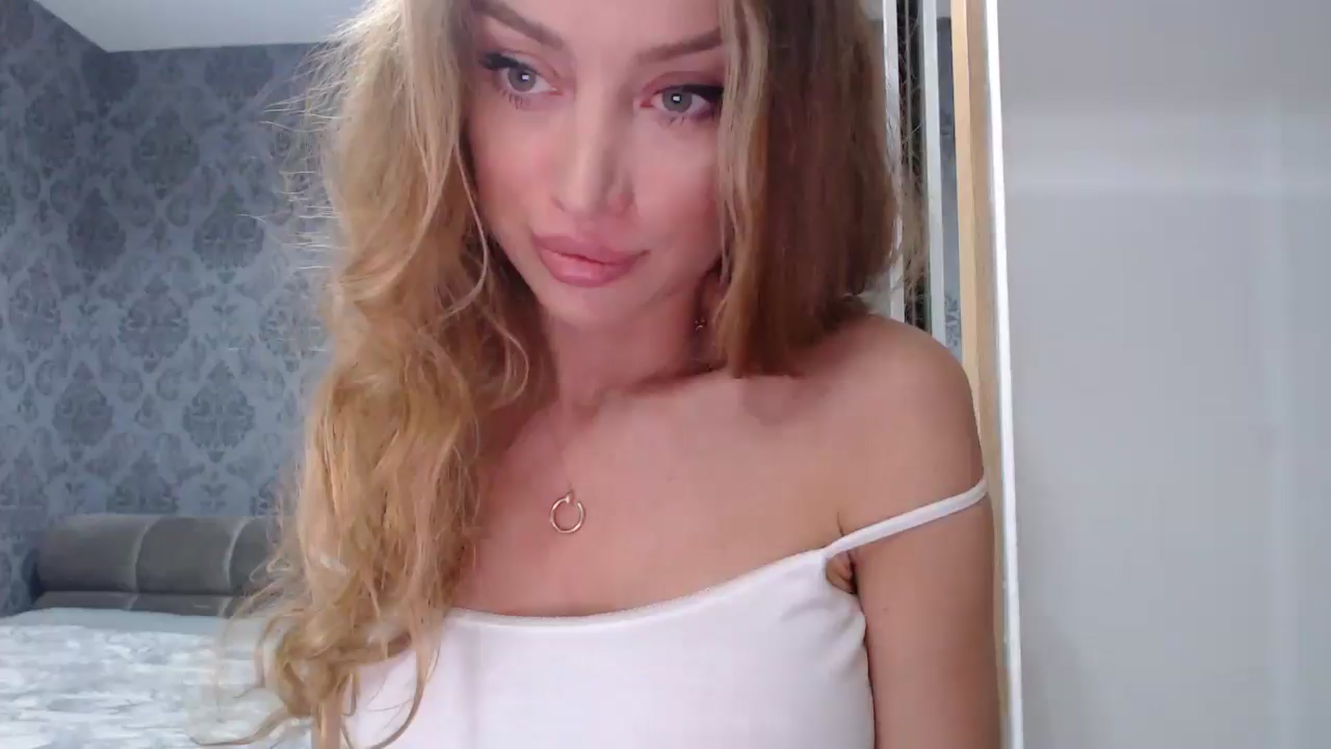 Gallery image thumbnail from Anayys's myfreecams stream on, 04/16/2025, 07:00 image 1 of 20