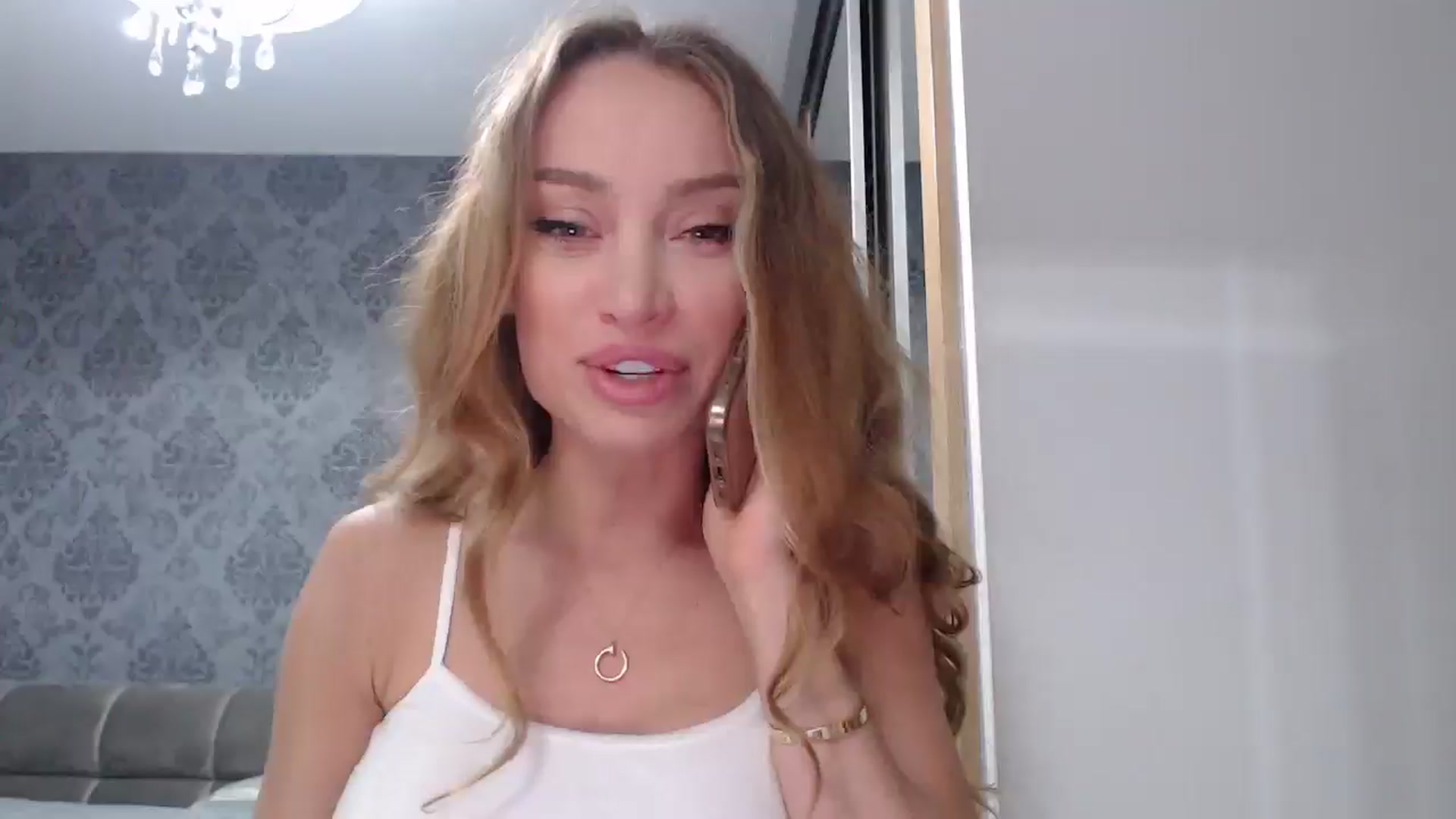 Gallery image thumbnail from Anayys's myfreecams stream on, 04/16/2025, 07:00 image 8 of 20