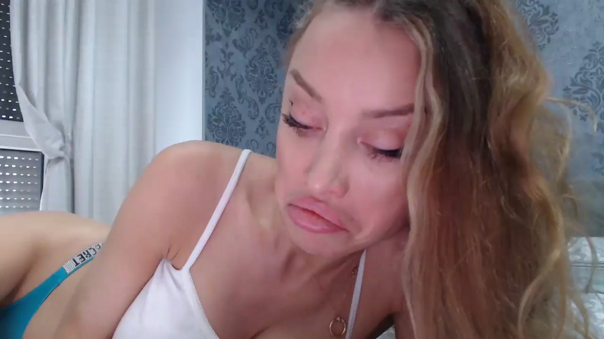 Gallery image thumbnail from Anayys's myfreecams stream on, 04/16/2025, 08:21 image 2 of 20