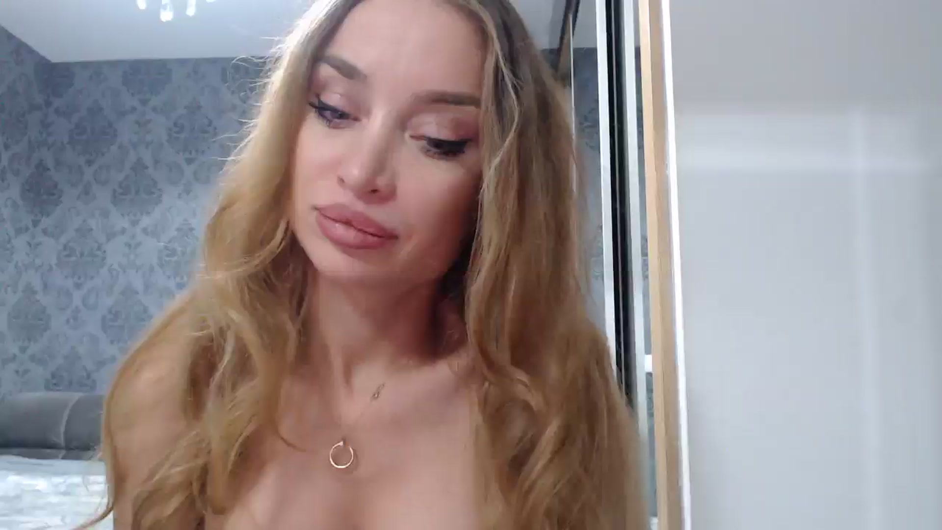 Gallery image thumbnail from Anayys's myfreecams stream on, 04/16/2025, 16:35 image 7 of 20