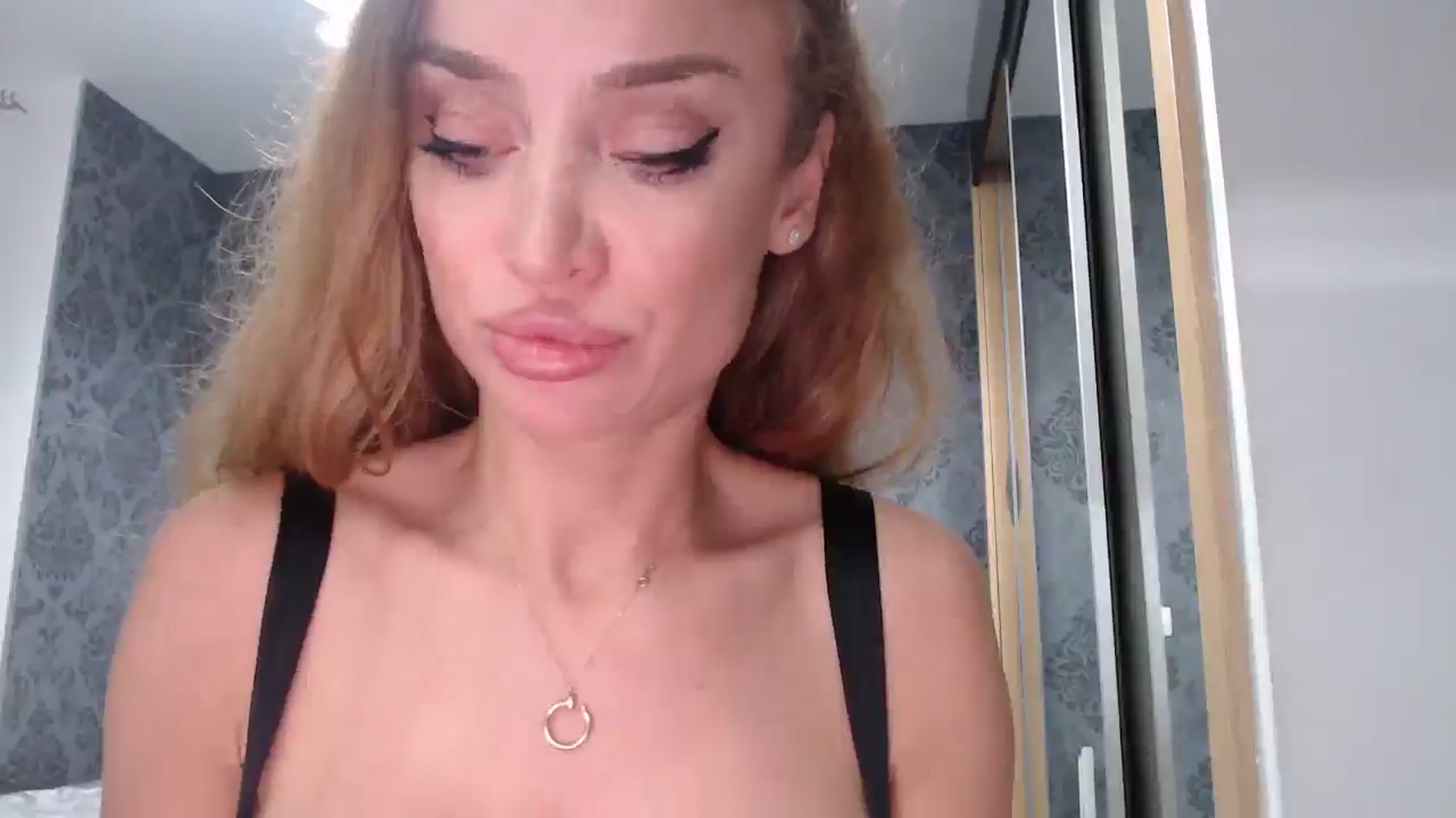 Gallery image thumbnail from Anayys's myfreecams stream on, 04/16/2025, 20:18 image 3 of 20