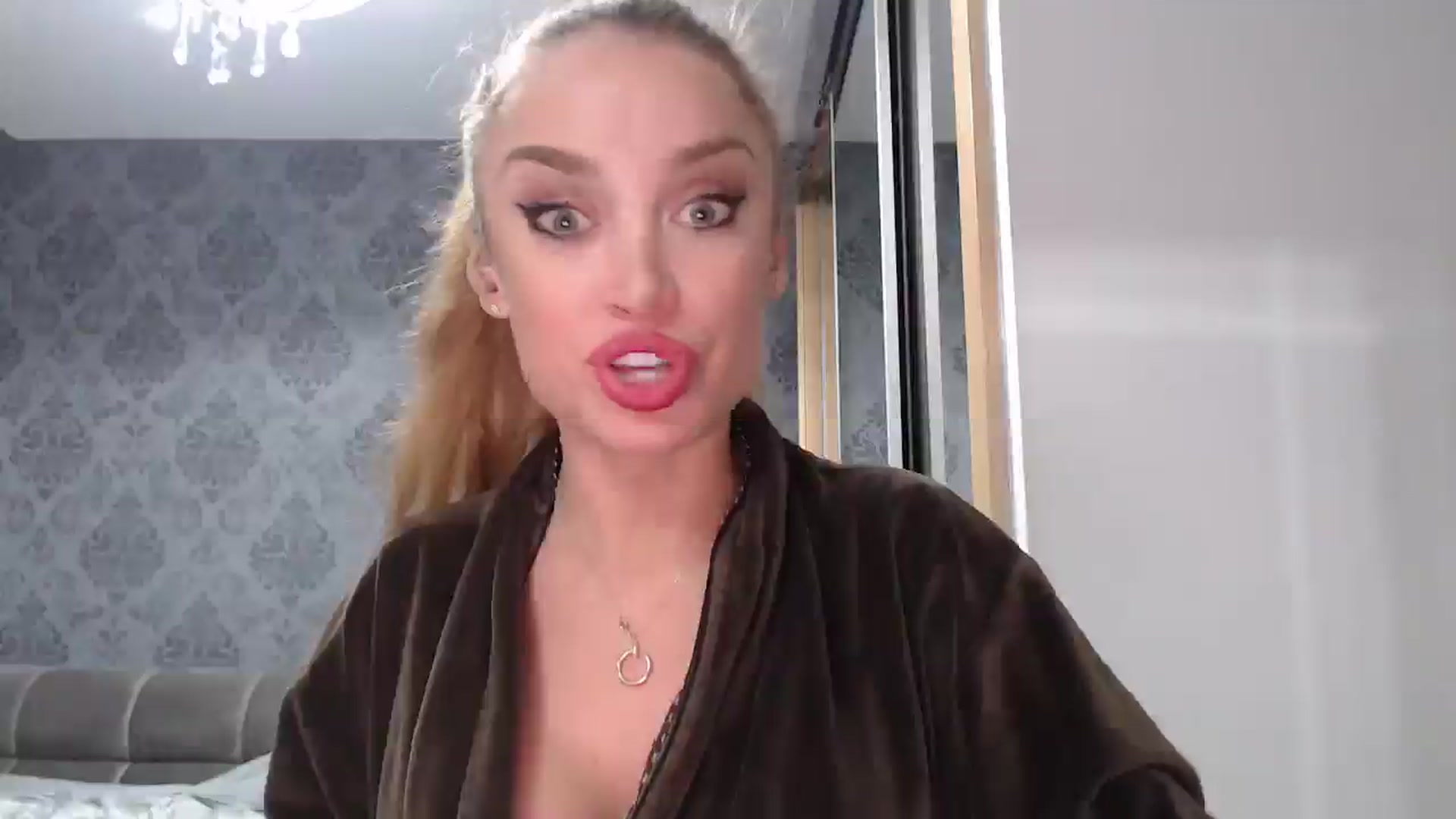 Gallery image thumbnail from Anayys's myfreecams stream on, 04/17/2025, 01:23 image 2 of 20