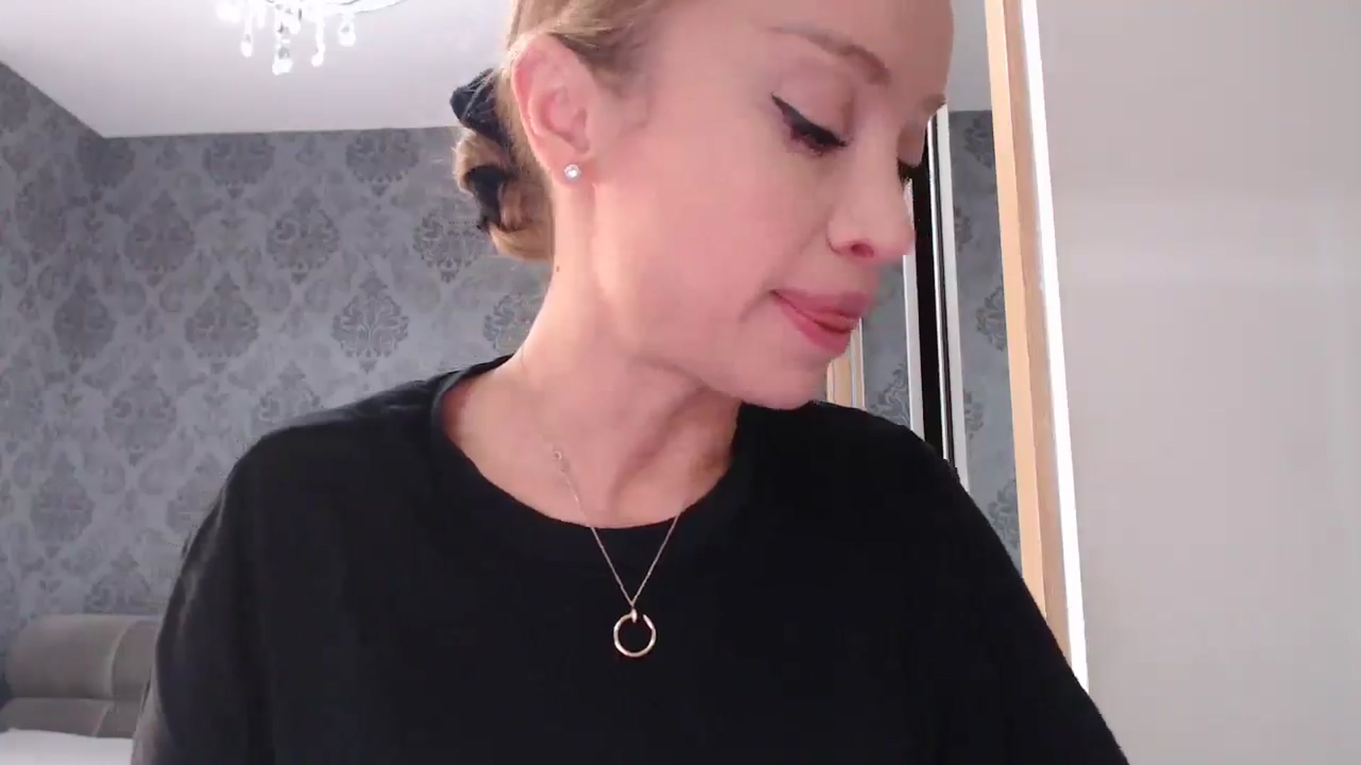 Gallery image thumbnail from Anayys's myfreecams stream on, 04/18/2025, 07:51 image 11 of 20