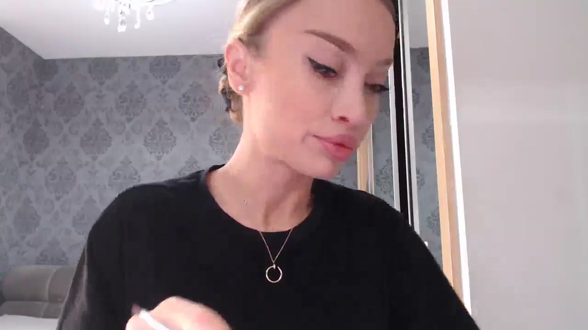 Gallery image thumbnail from Anayys's myfreecams stream on, 04/18/2025, 07:51 image 16 of 20