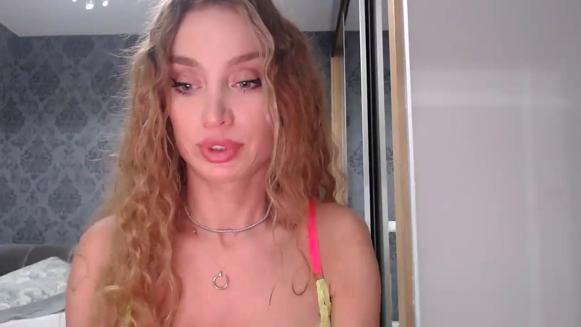 Gallery image thumbnail from Anayys's myfreecams stream on, 04/19/2025, 18:23 image 2 of 20