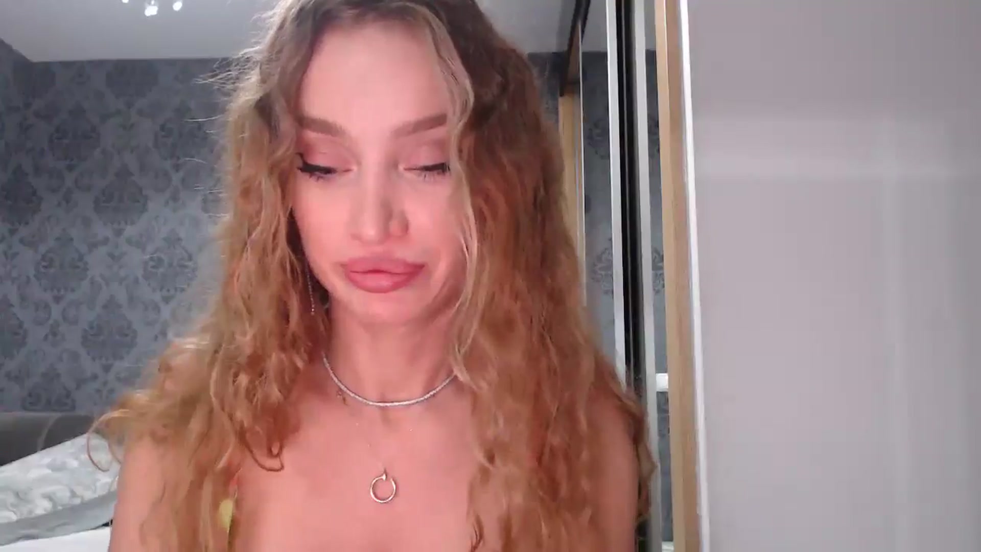 Gallery image thumbnail from Anayys's myfreecams stream on, 04/19/2025, 18:23 image 3 of 20