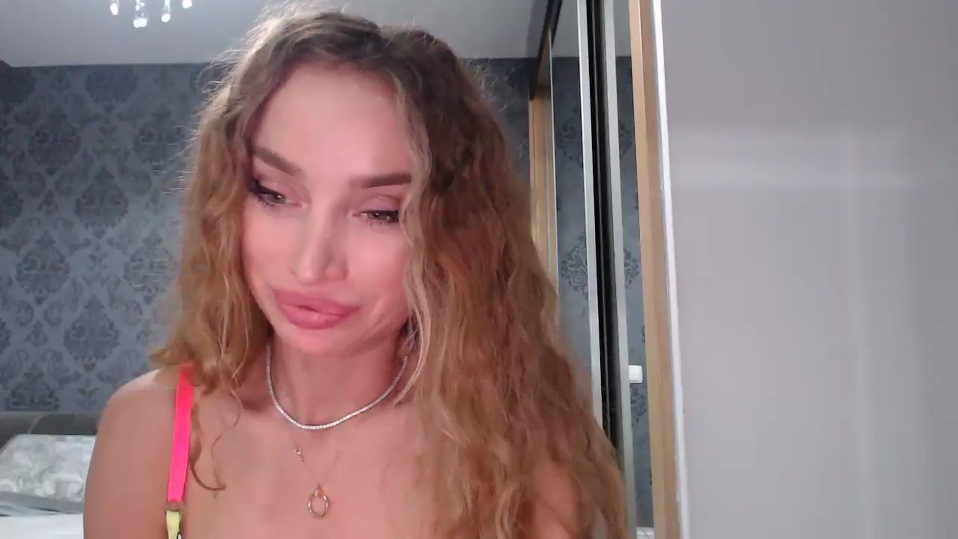 Gallery image thumbnail from Anayys's myfreecams stream on, 04/19/2025, 19:41 image 10 of 20