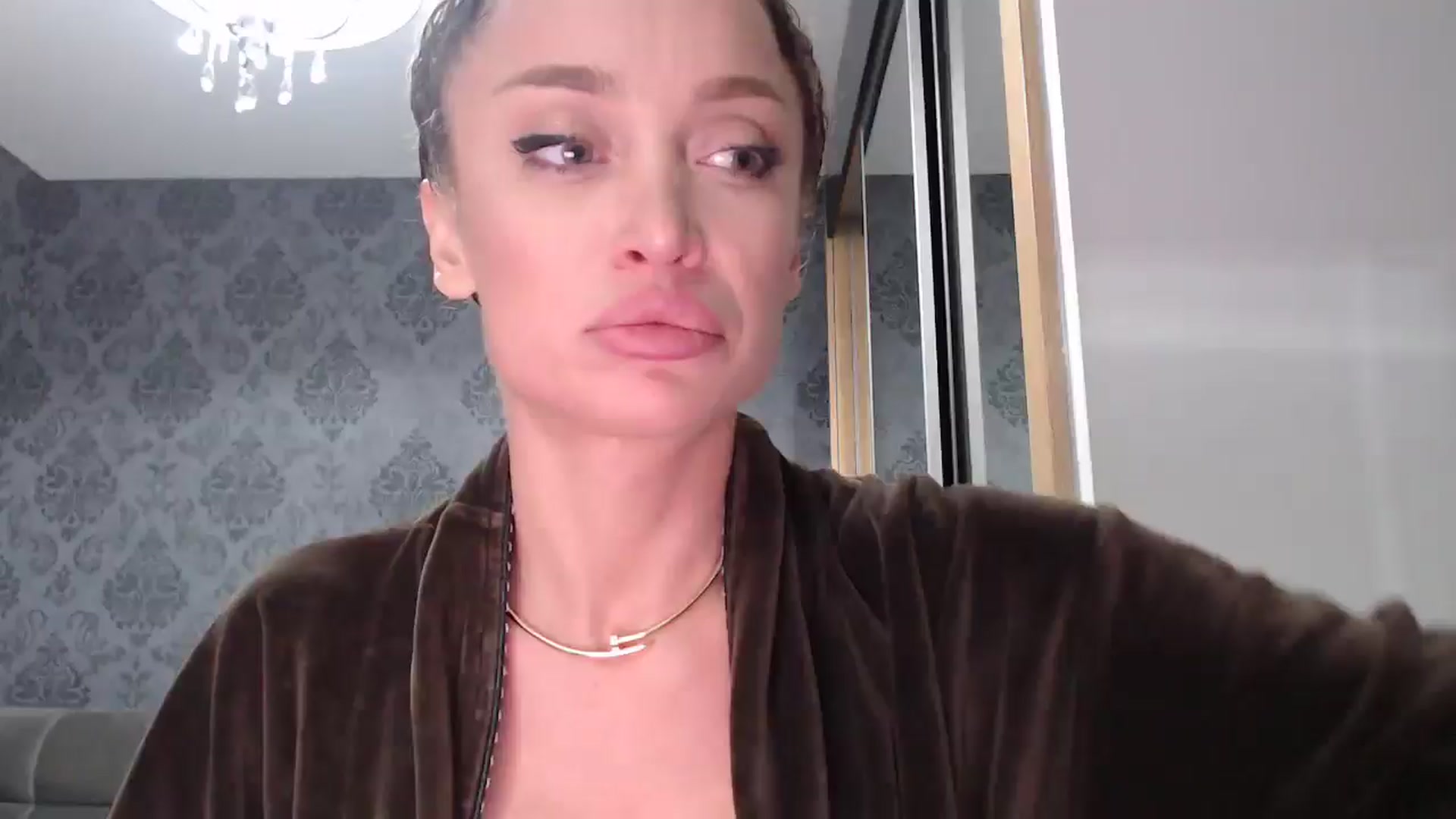 Gallery image thumbnail from Anayys's myfreecams stream on, 04/20/2025, 16:24 image 1 of 20
