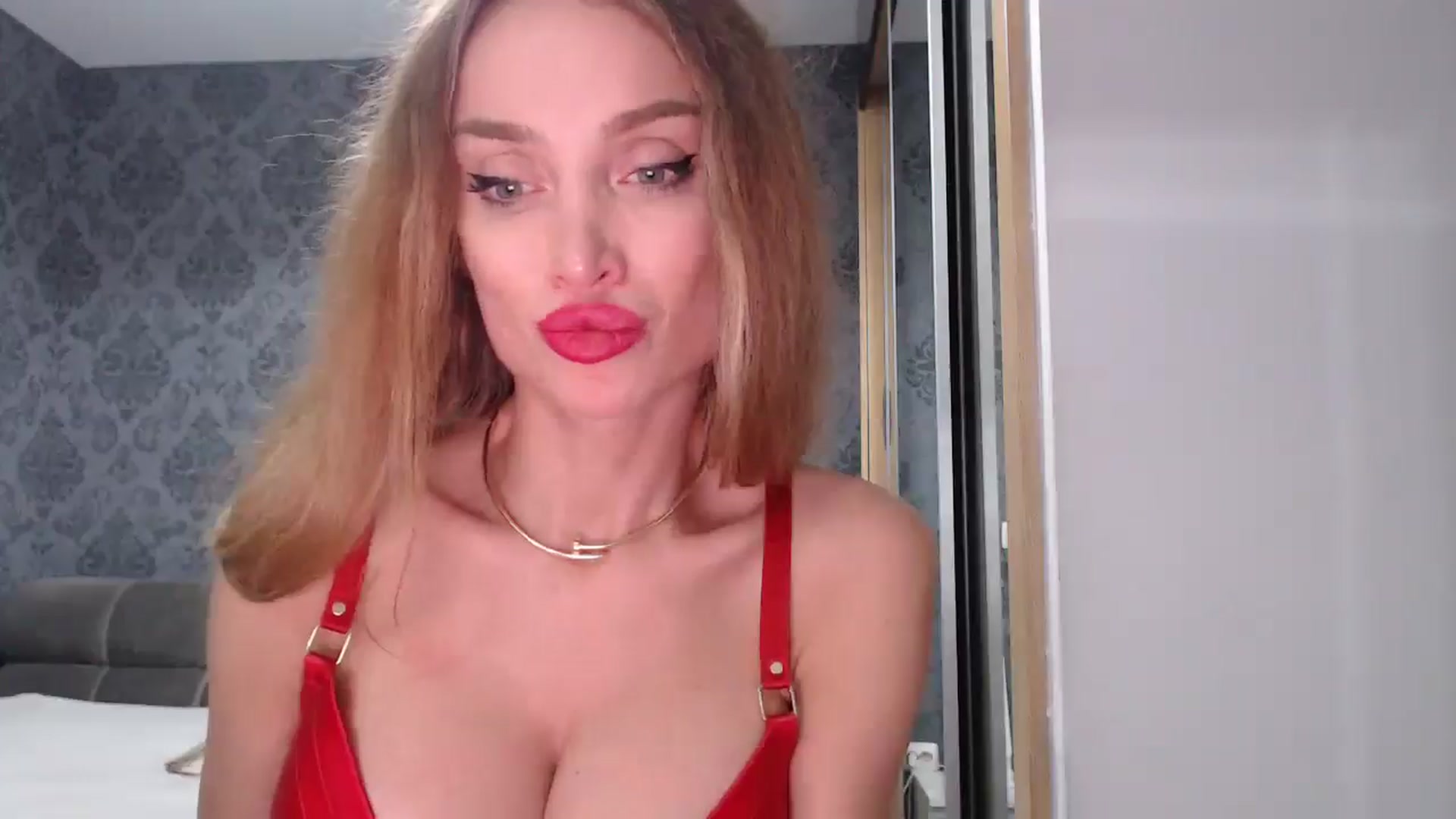 Gallery image thumbnail from Anayys's myfreecams stream on, 04/20/2025, 21:17 image 18 of 20